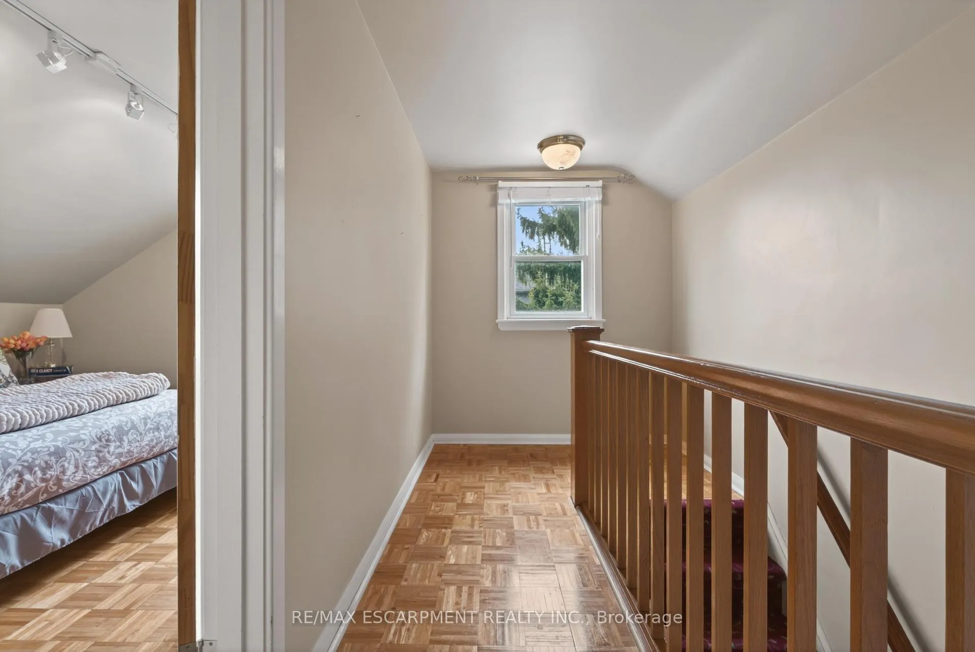 Photo 16 of 57 Park Avenue E, Burlington, LaSalle — HOMEH