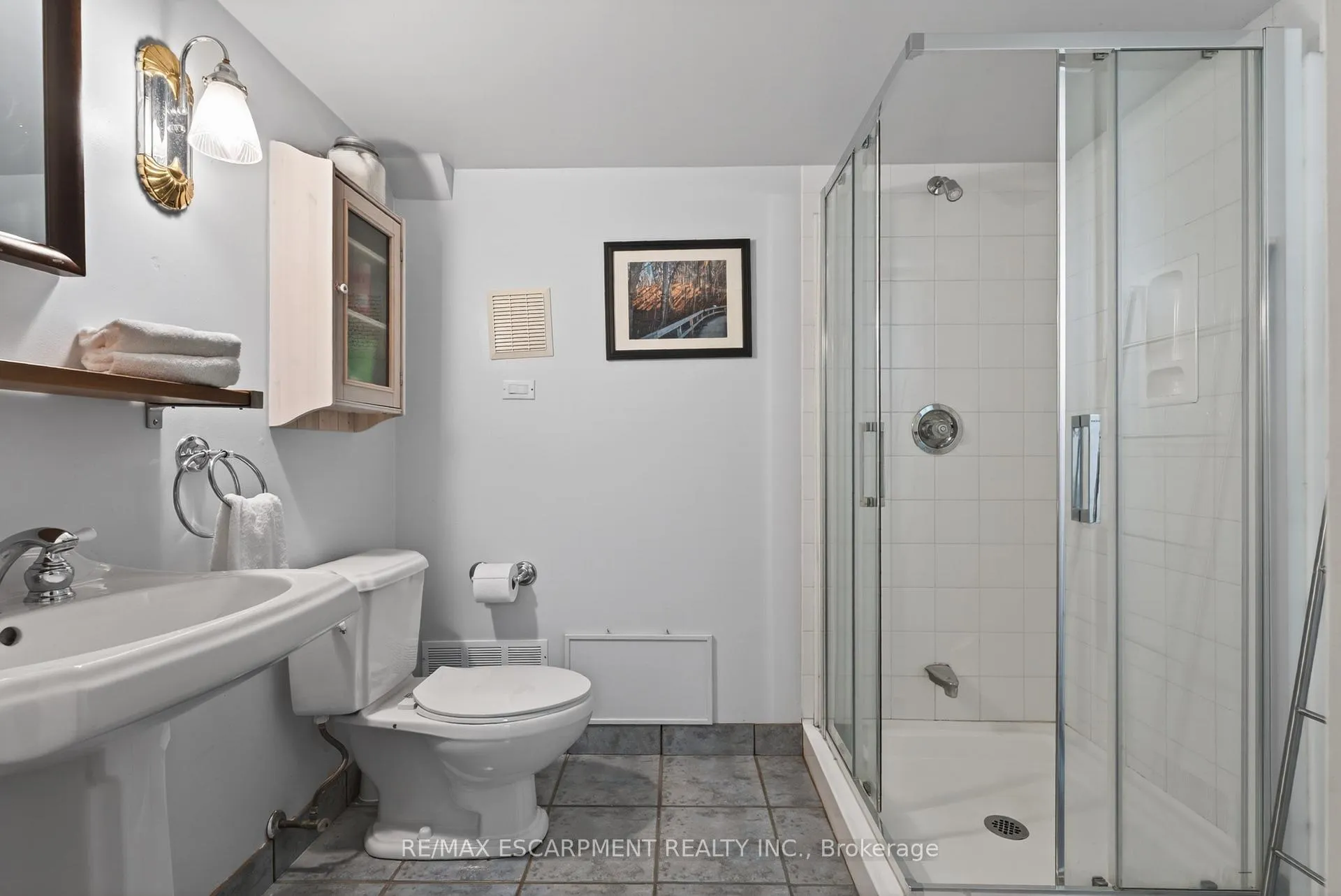 Photo 20 of 57 Park Avenue E, Burlington, LaSalle — HOMEH