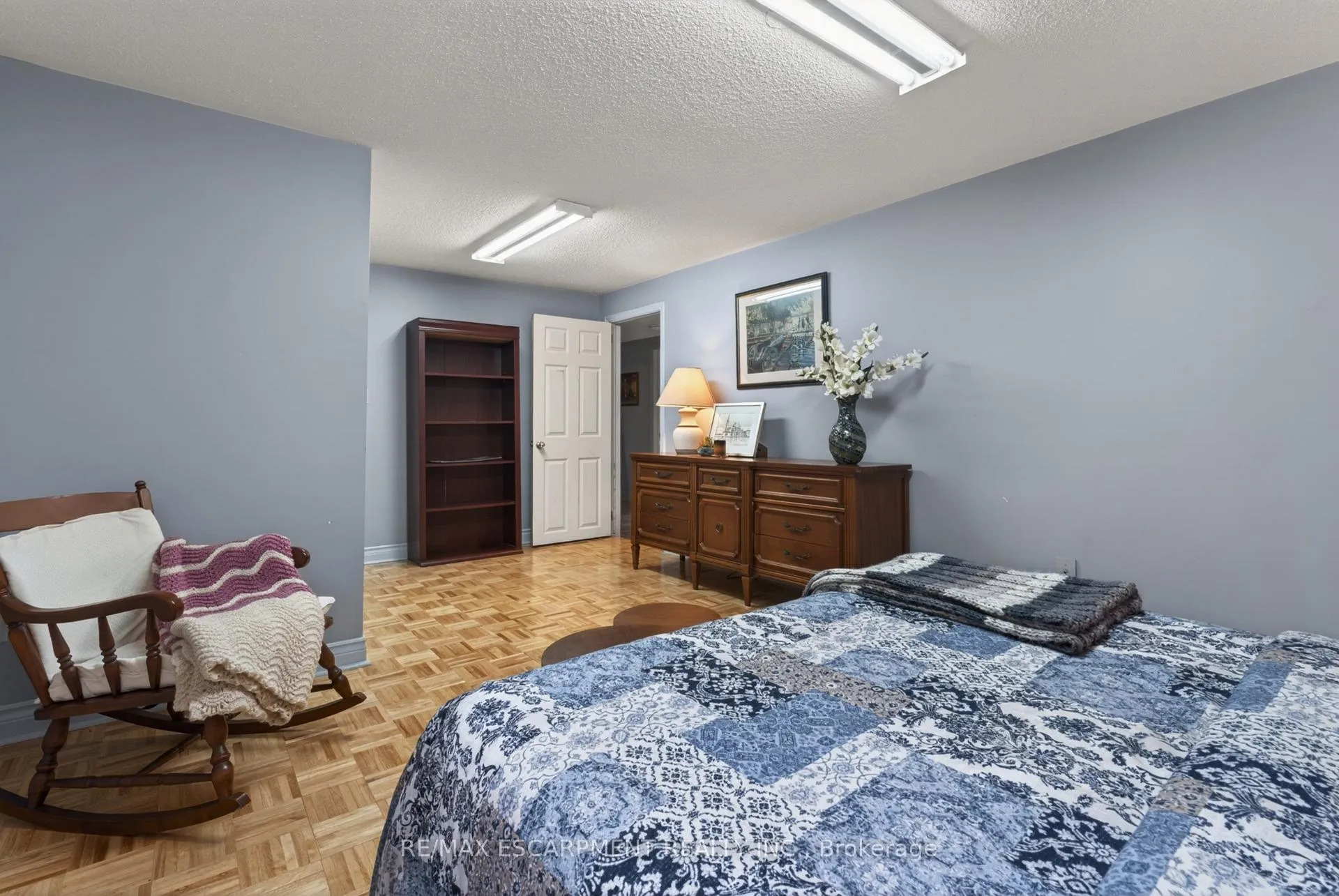 Photo 22 of 57 Park Avenue E, Burlington, LaSalle — HOMEH
