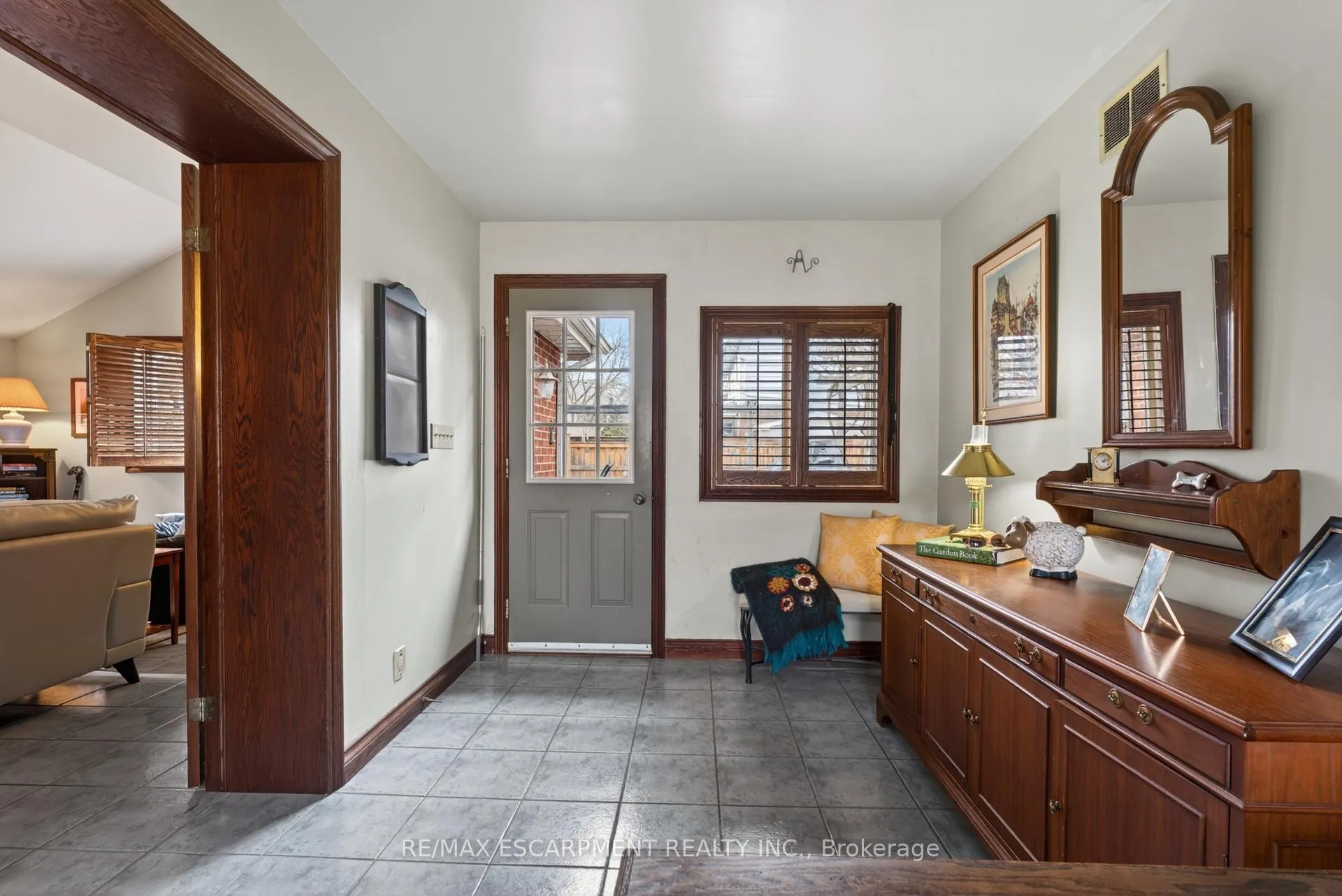 Photo 23 of 57 Park Avenue E, Burlington, LaSalle — HOMEH