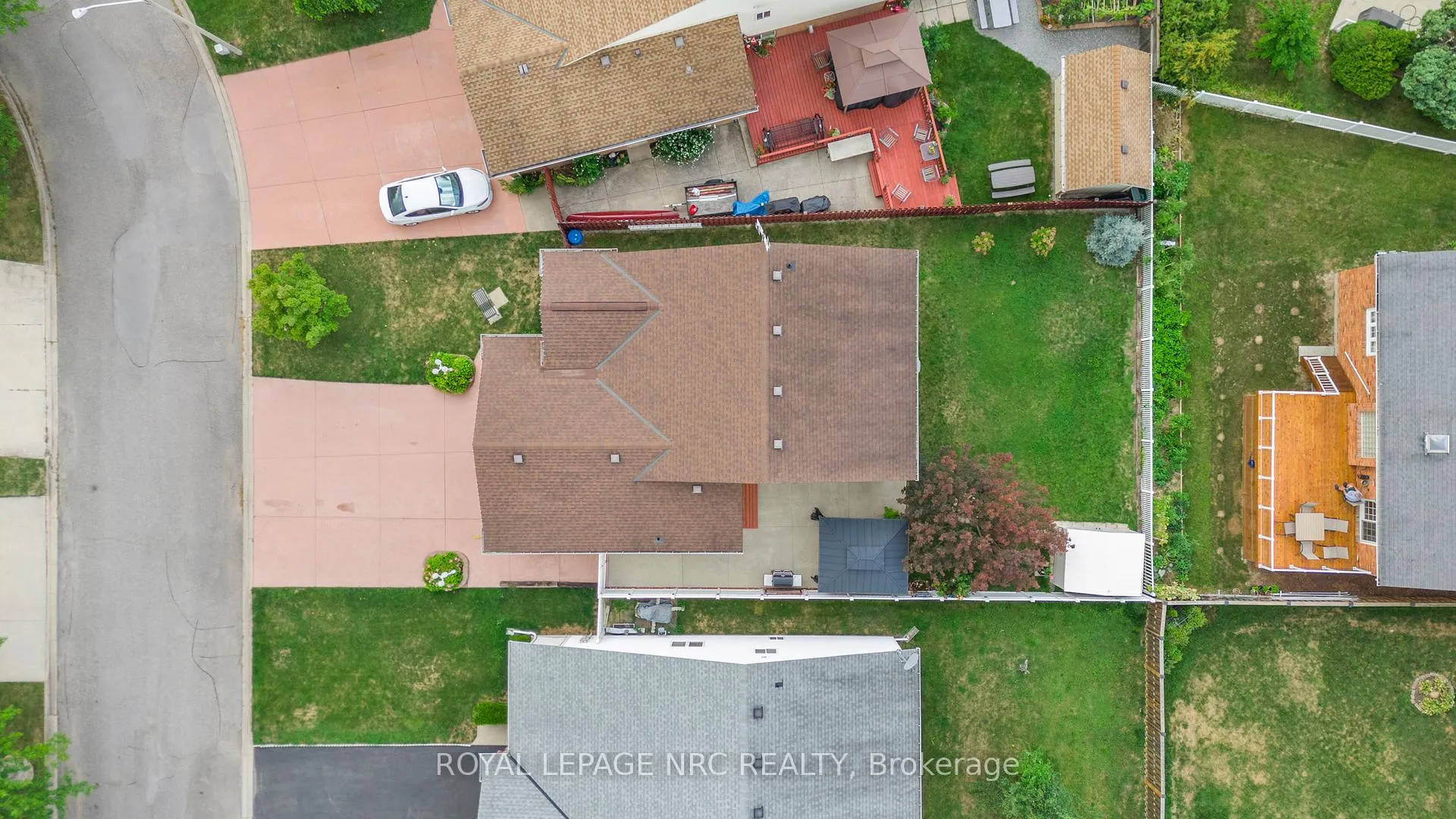 Photo 2 of 46 Foxhill Crescent, St. Catharines, Rykert/Vansickle — HOMEH