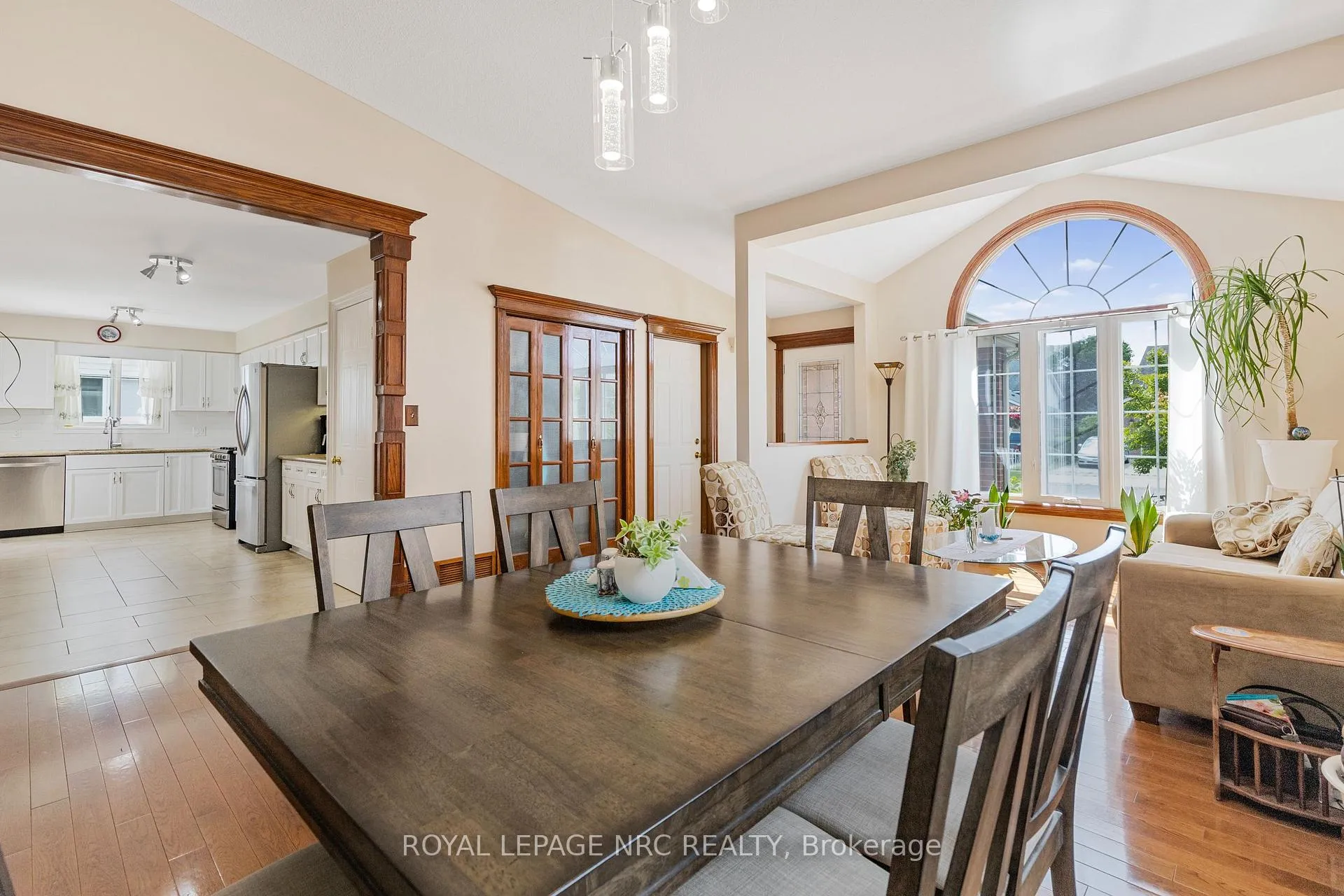 Photo 8 of 46 Foxhill Crescent, St. Catharines, Rykert/Vansickle — HOMEH