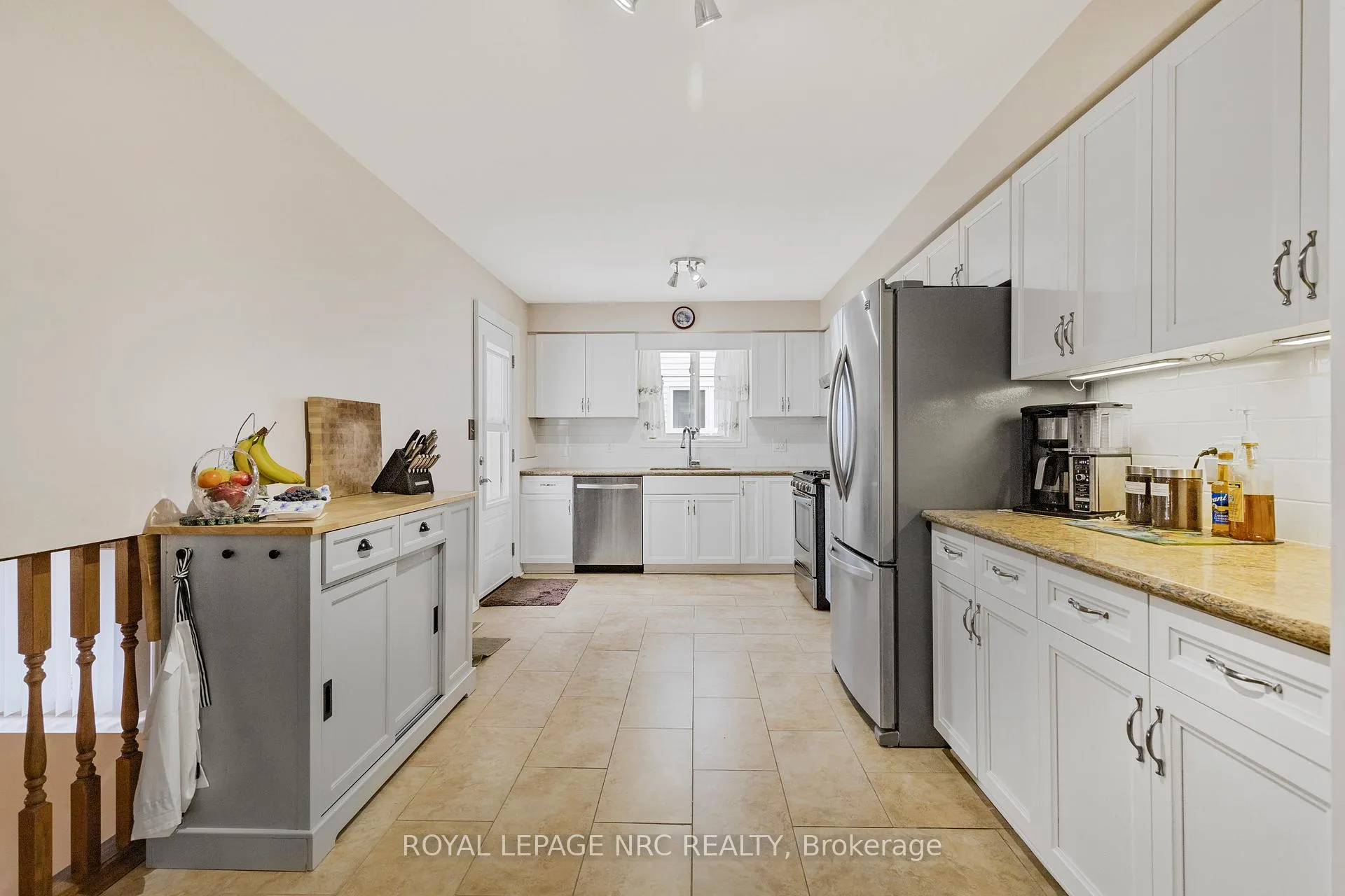 Photo 9 of 46 Foxhill Crescent, St. Catharines, Rykert/Vansickle — HOMEH
