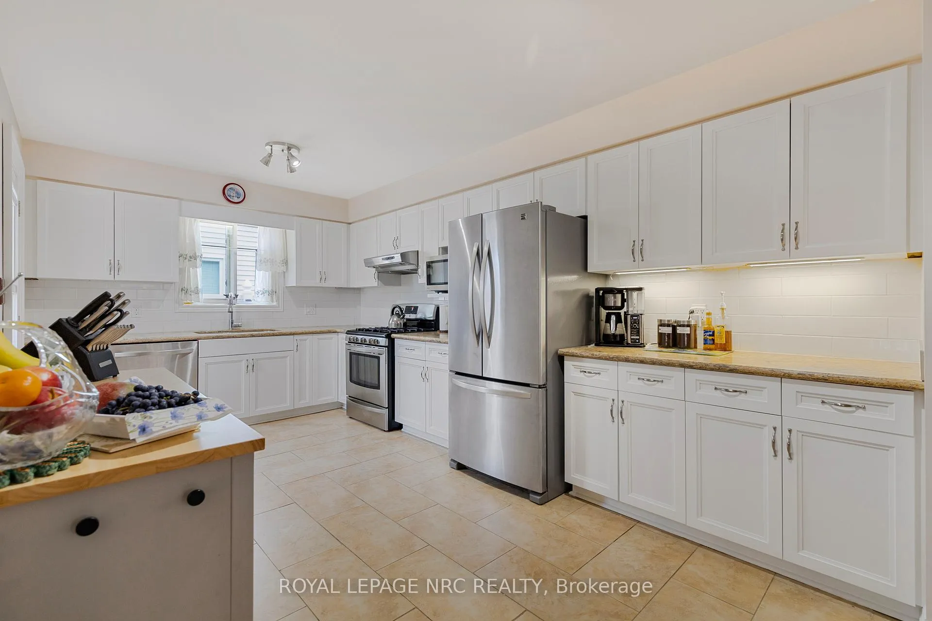 Photo 10 of 46 Foxhill Crescent, St. Catharines, Rykert/Vansickle — HOMEH