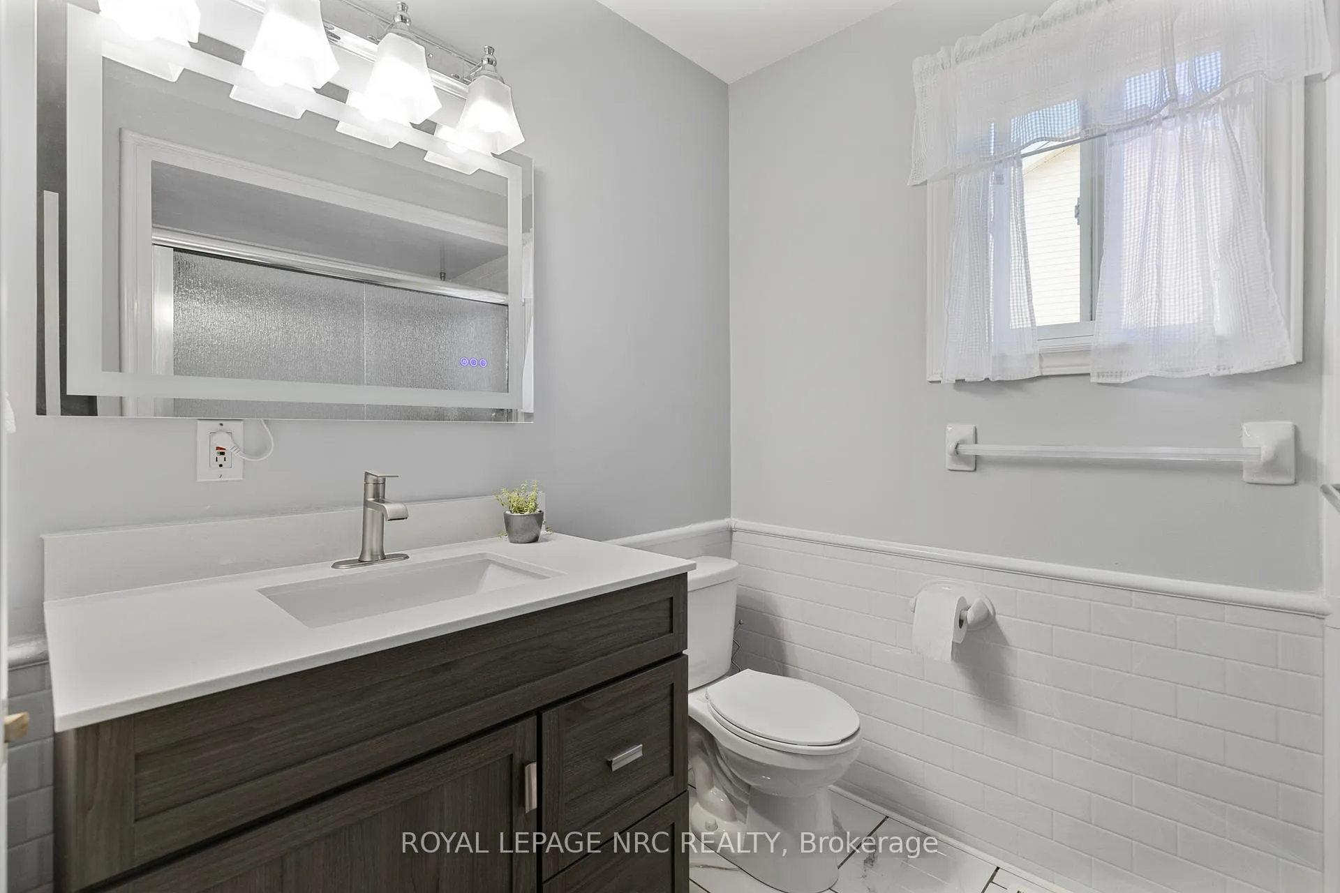 Photo 16 of 46 Foxhill Crescent, St. Catharines, Rykert/Vansickle — HOMEH