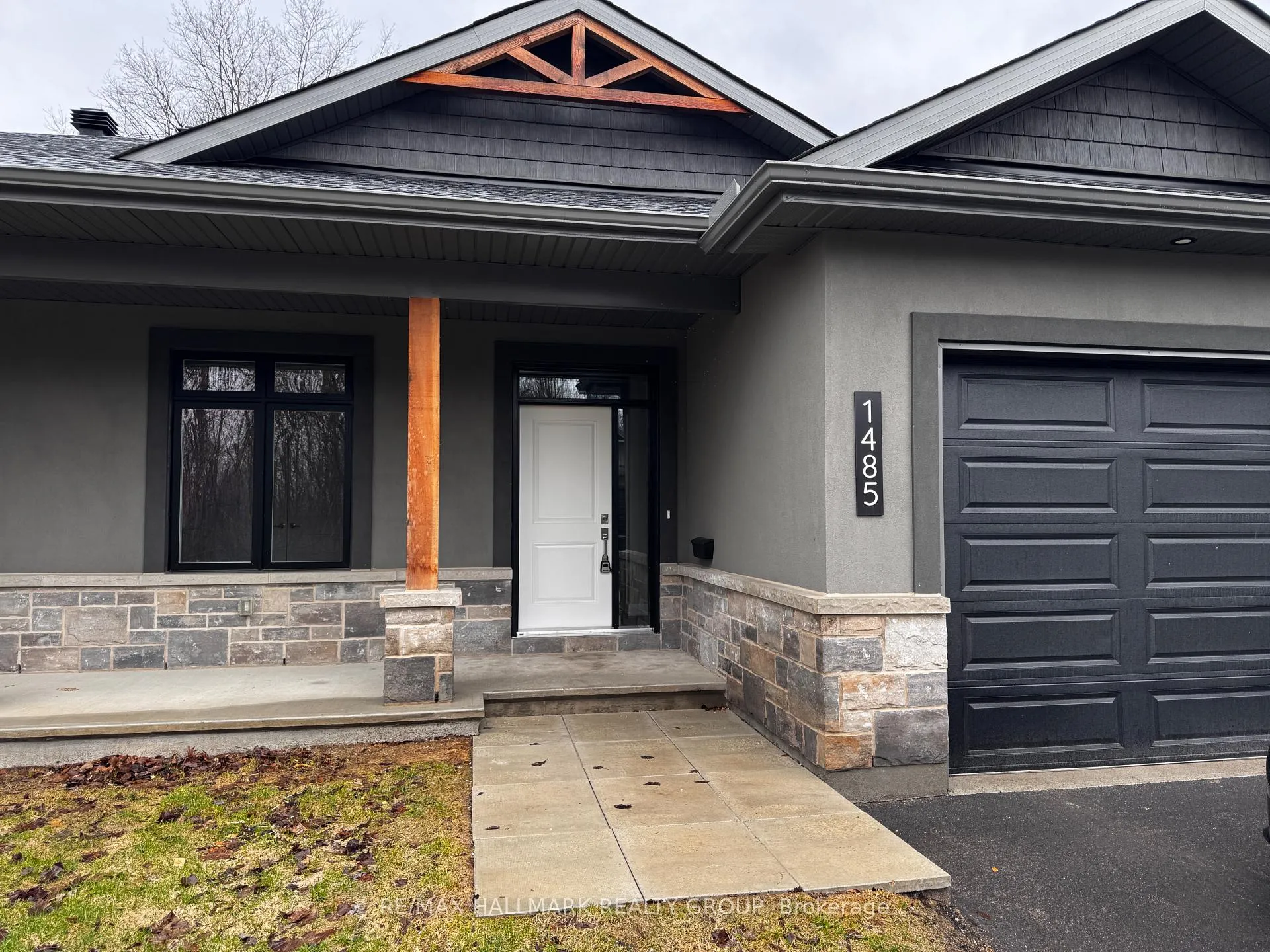 Front of 1485 Flanders Road