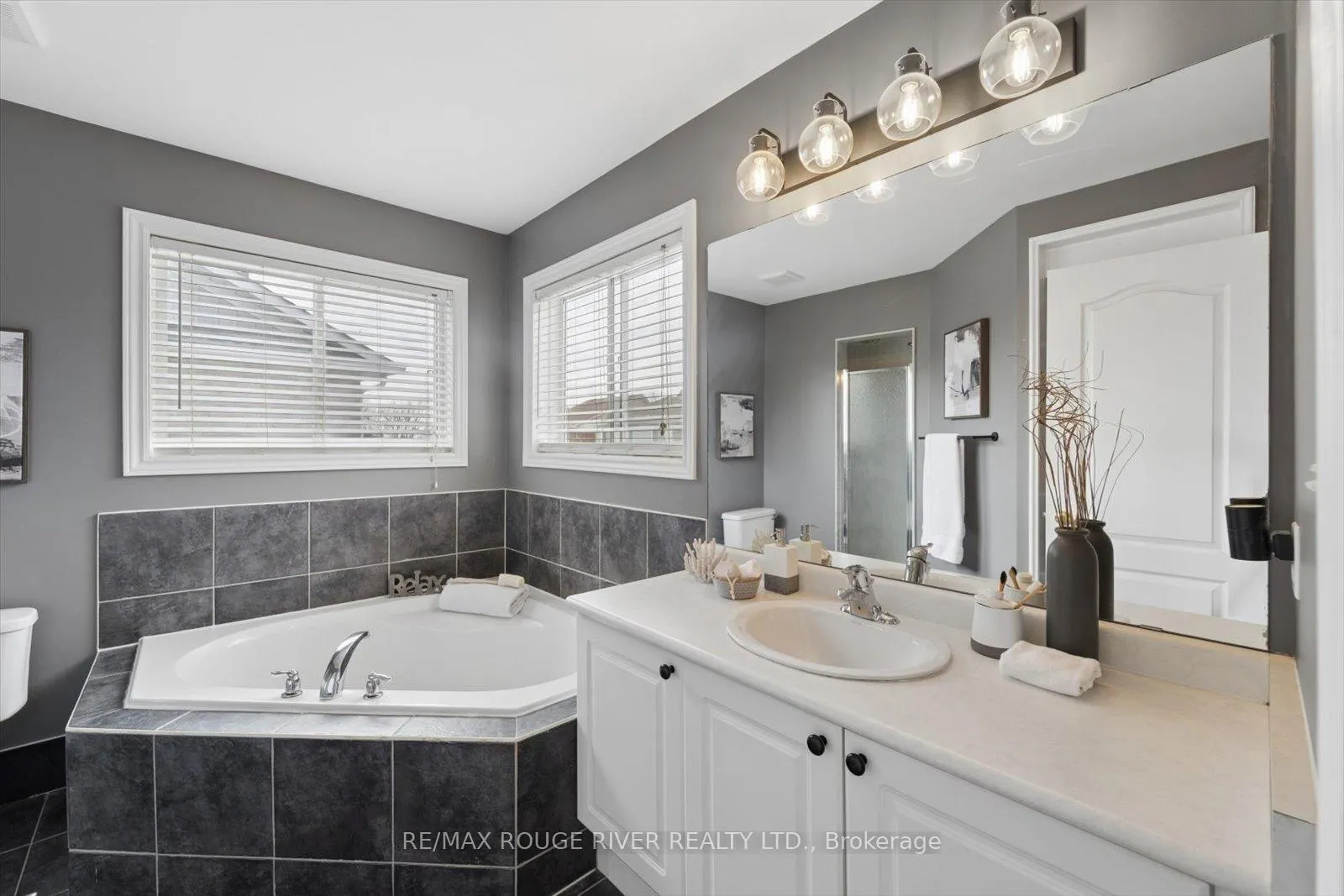 Photo 26 of 184 Cachet Boulevard, Whitby, Brooklin — HOMEH