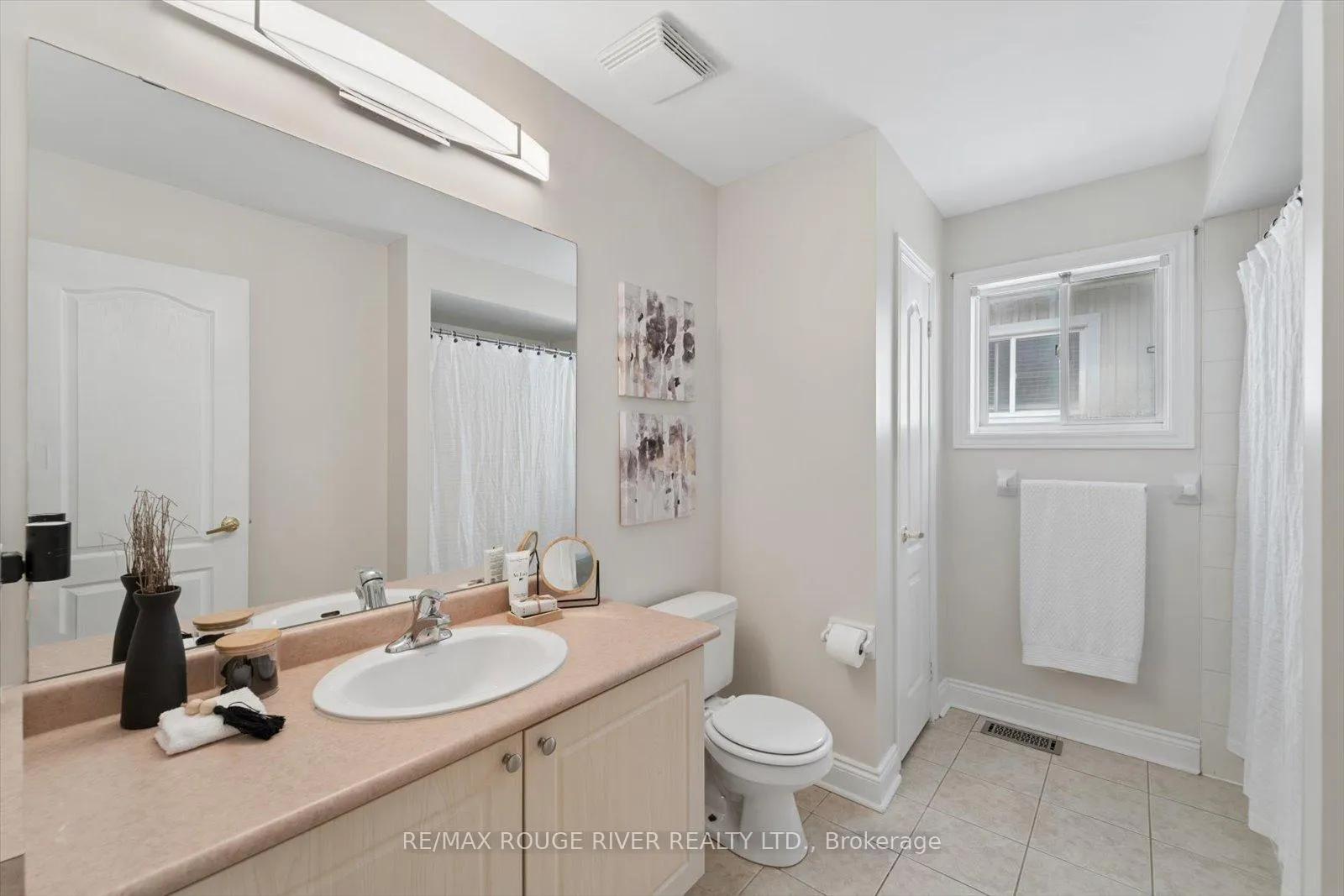 Photo 28 of 184 Cachet Boulevard, Whitby, Brooklin — HOMEH