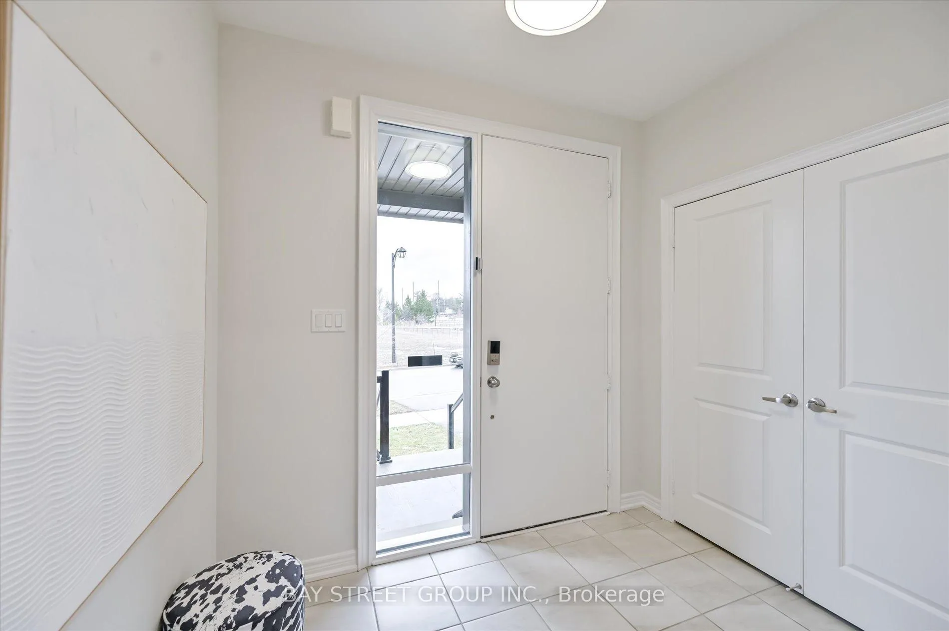 Photo 2 of 143 Badgerow Way, Aurora, Rural Aurora — HOMEH