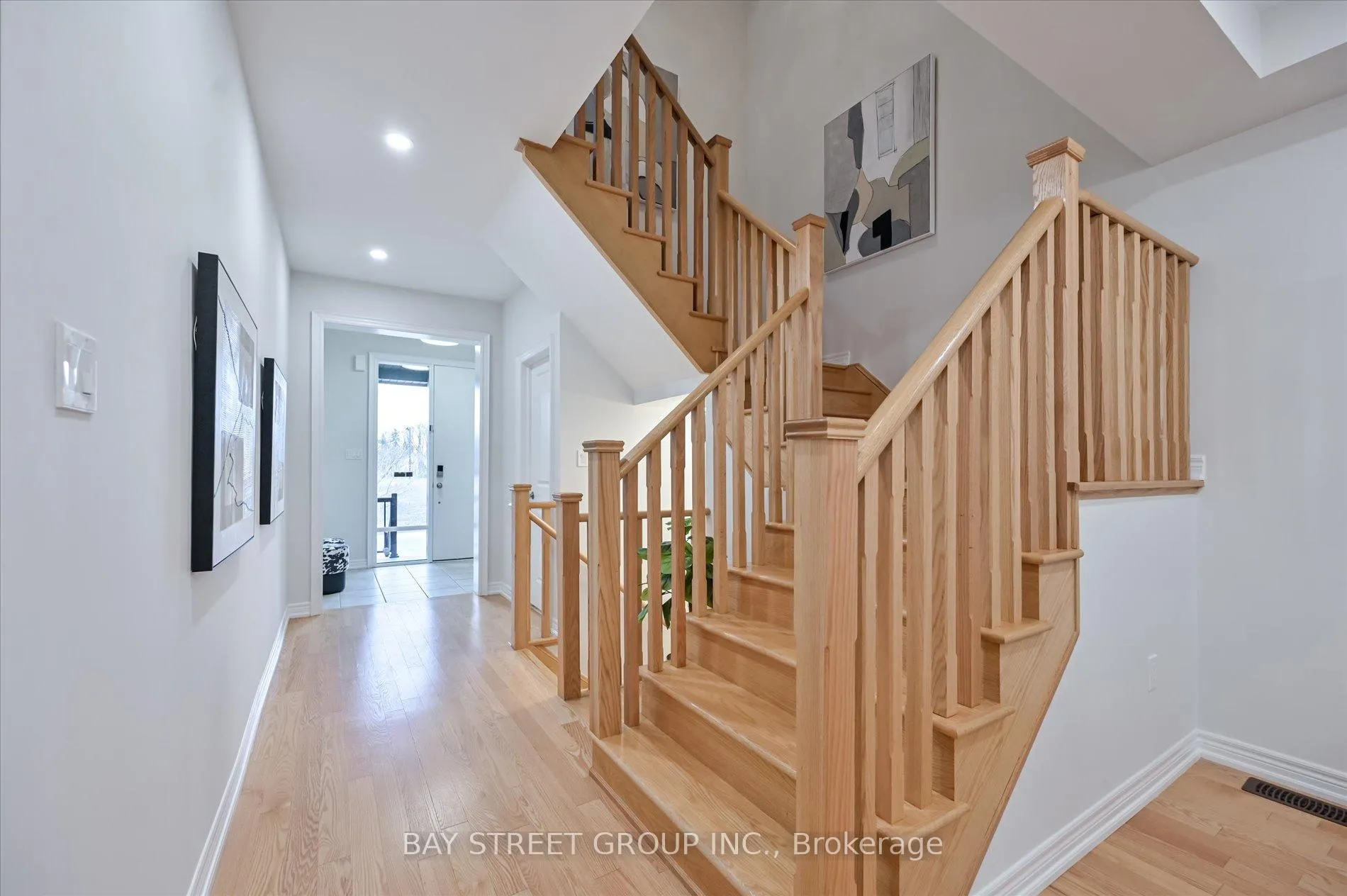 Photo 5 of 143 Badgerow Way, Aurora, Rural Aurora — HOMEH