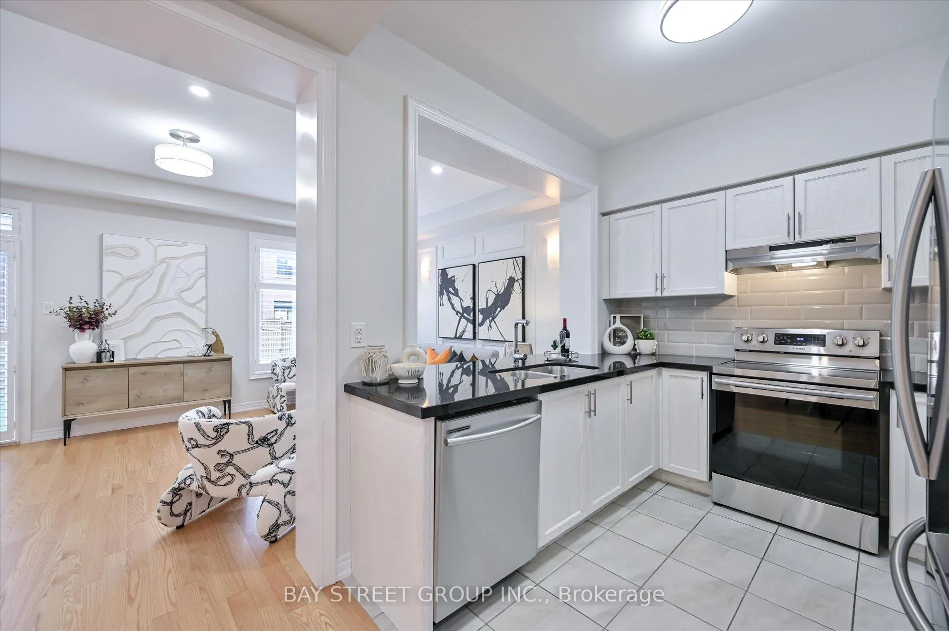 Photo 9 of 143 Badgerow Way, Aurora, Rural Aurora — HOMEH