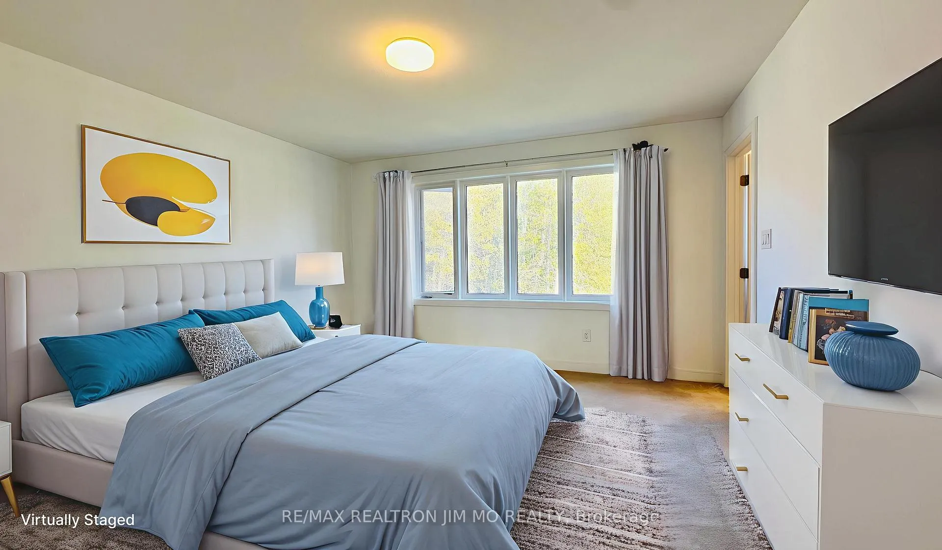 Photo 8 of 114 Blue Forest Crescent, Barrie, Innis-Shore — HOMEH