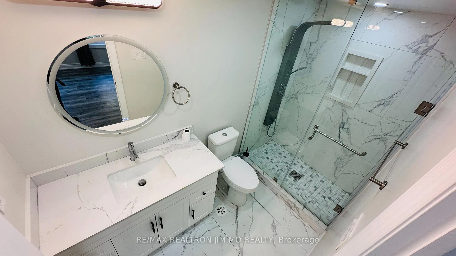 Photo 13 of 114 Blue Forest Crescent, Barrie, Innis-Shore — HOMEH