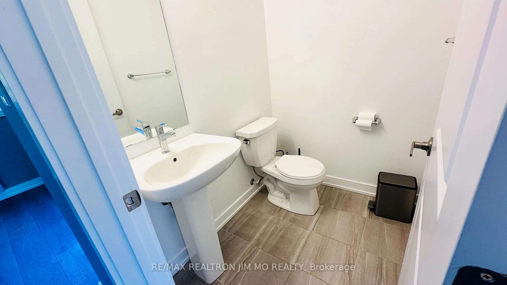 Photo 15 of 114 Blue Forest Crescent, Barrie, Innis-Shore — HOMEH