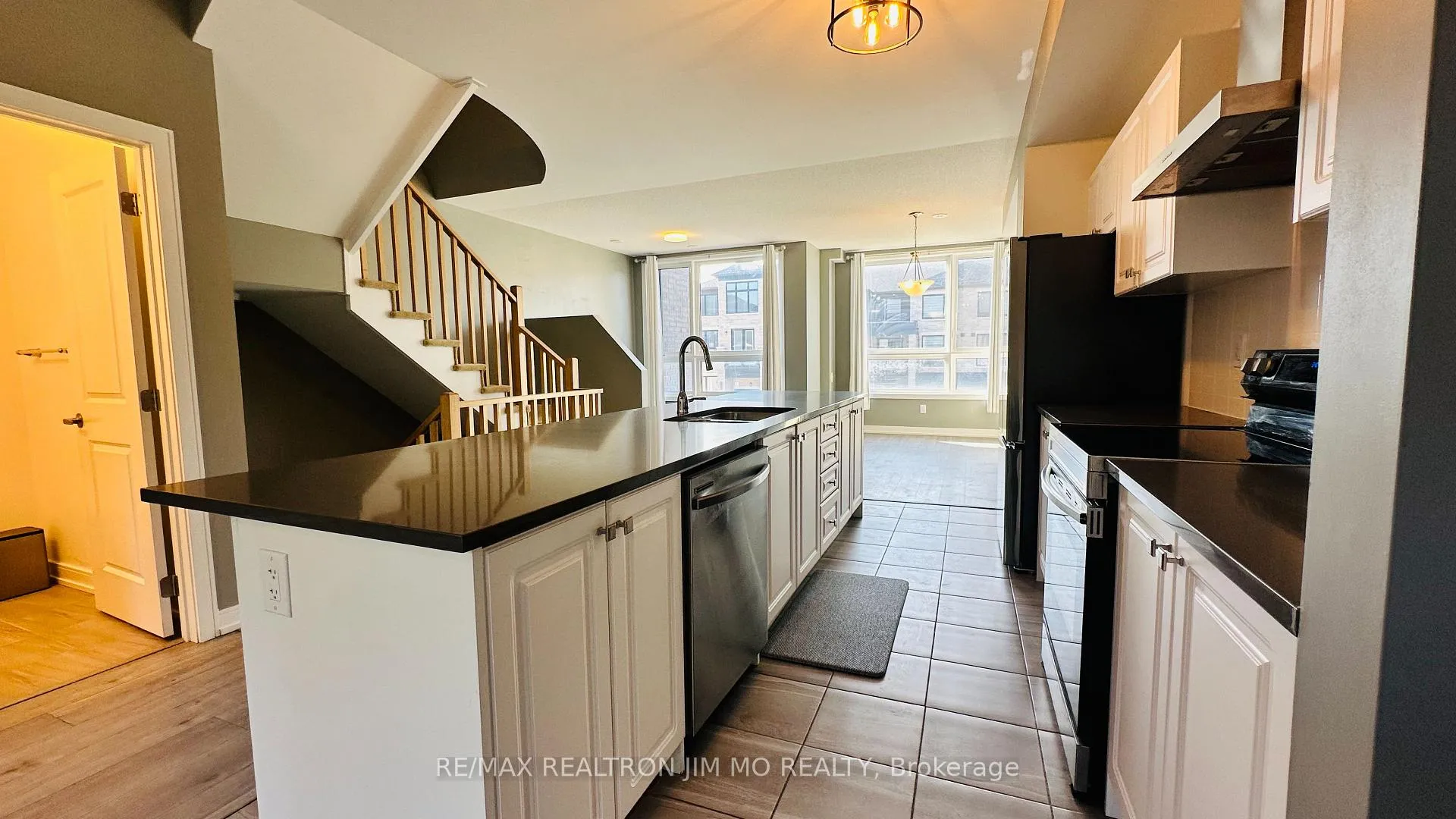 Photo 17 of 114 Blue Forest Crescent, Barrie, Innis-Shore — HOMEH