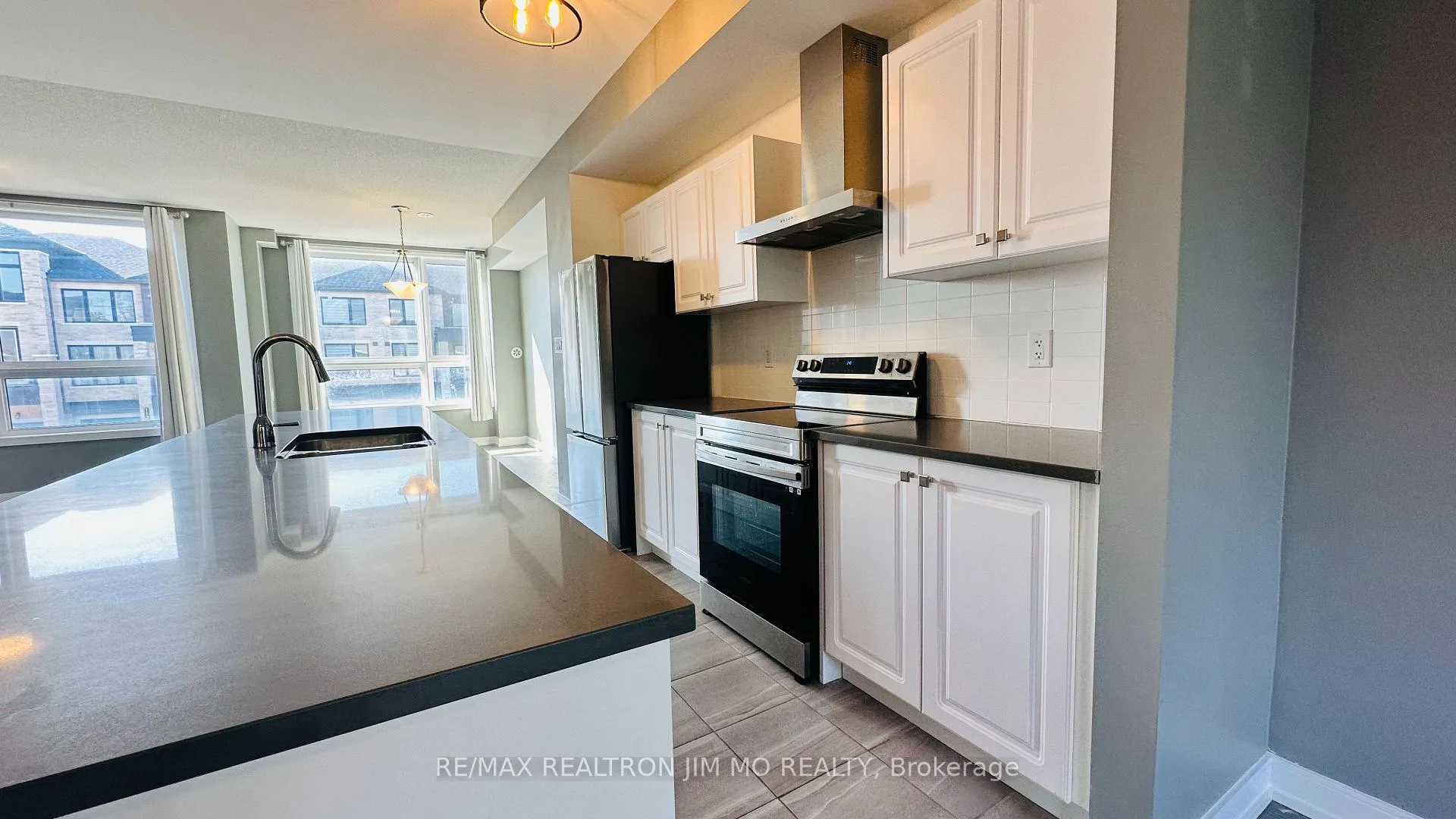 Photo 18 of 114 Blue Forest Crescent, Barrie, Innis-Shore — HOMEH