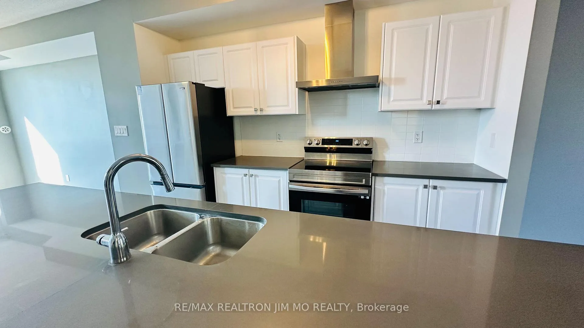 Photo 19 of 114 Blue Forest Crescent, Barrie, Innis-Shore — HOMEH