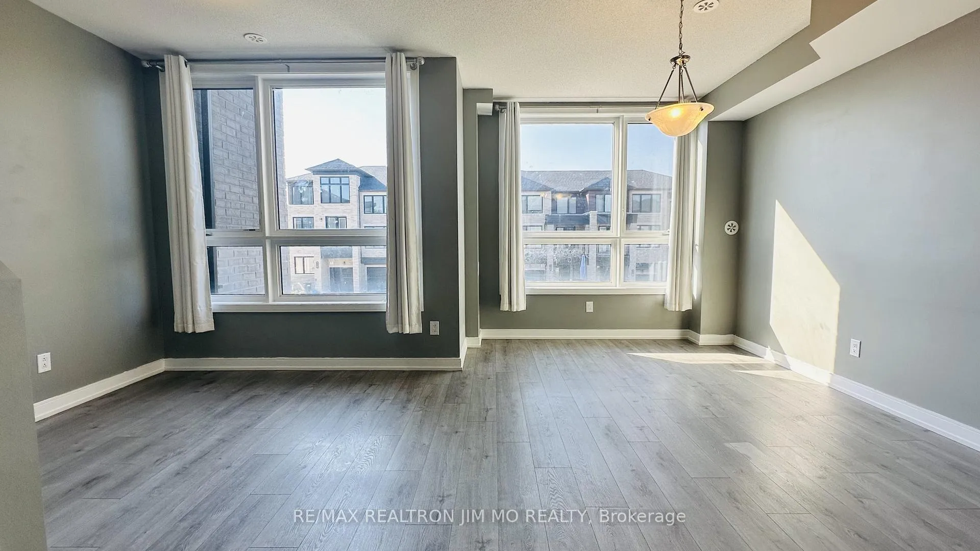 Photo 21 of 114 Blue Forest Crescent, Barrie, Innis-Shore — HOMEH