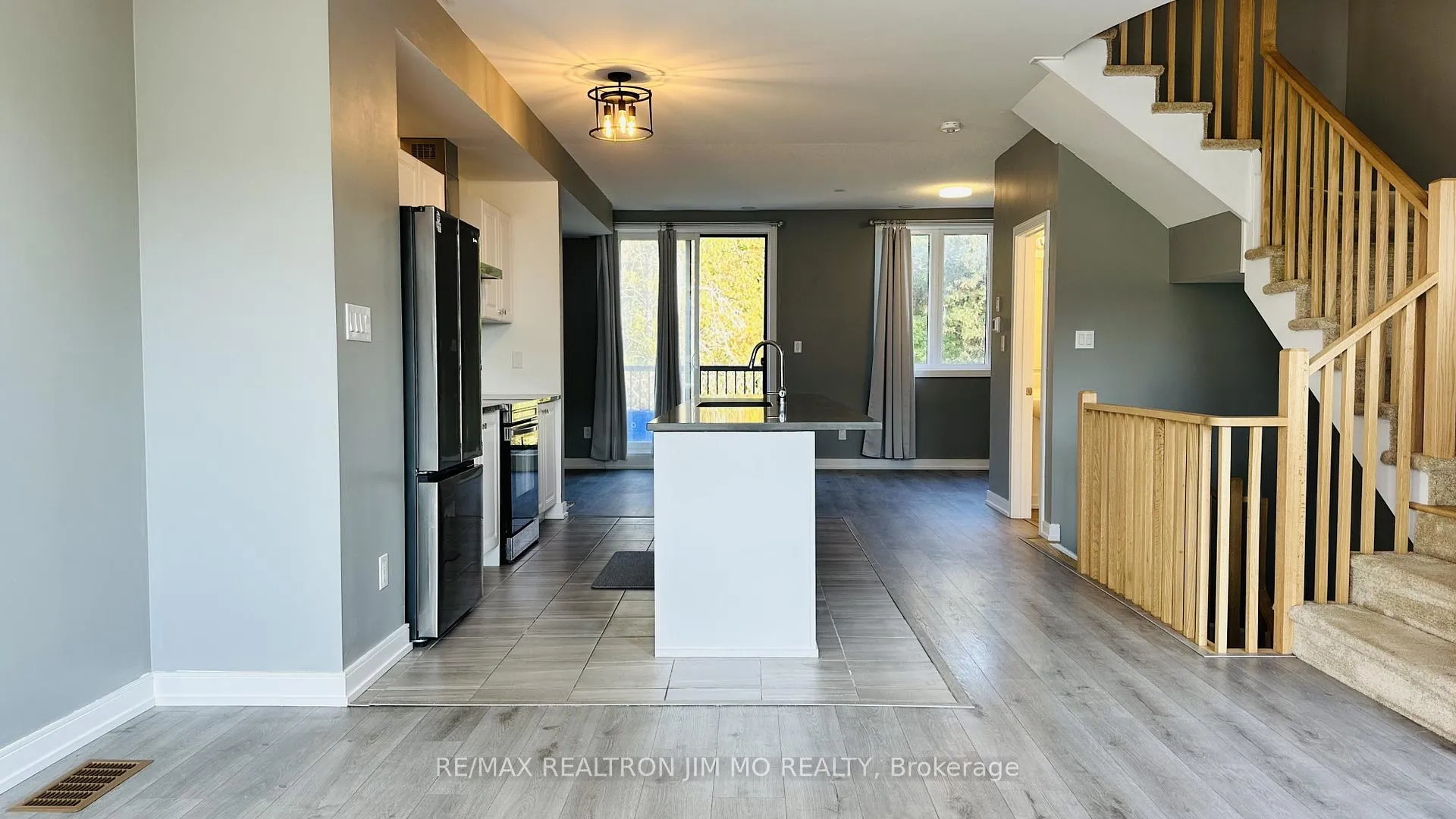 Photo 23 of 114 Blue Forest Crescent, Barrie, Innis-Shore — HOMEH