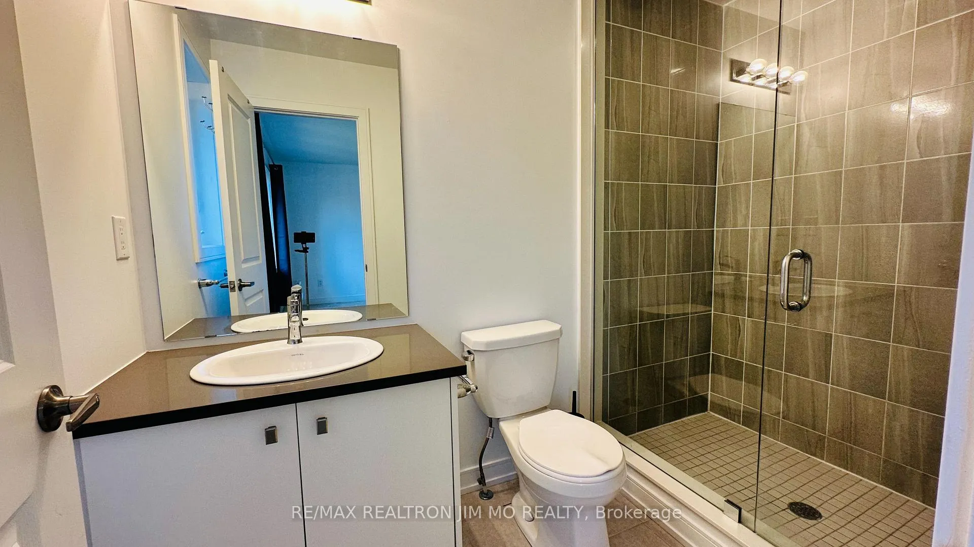 Photo 27 of 114 Blue Forest Crescent, Barrie, Innis-Shore — HOMEH