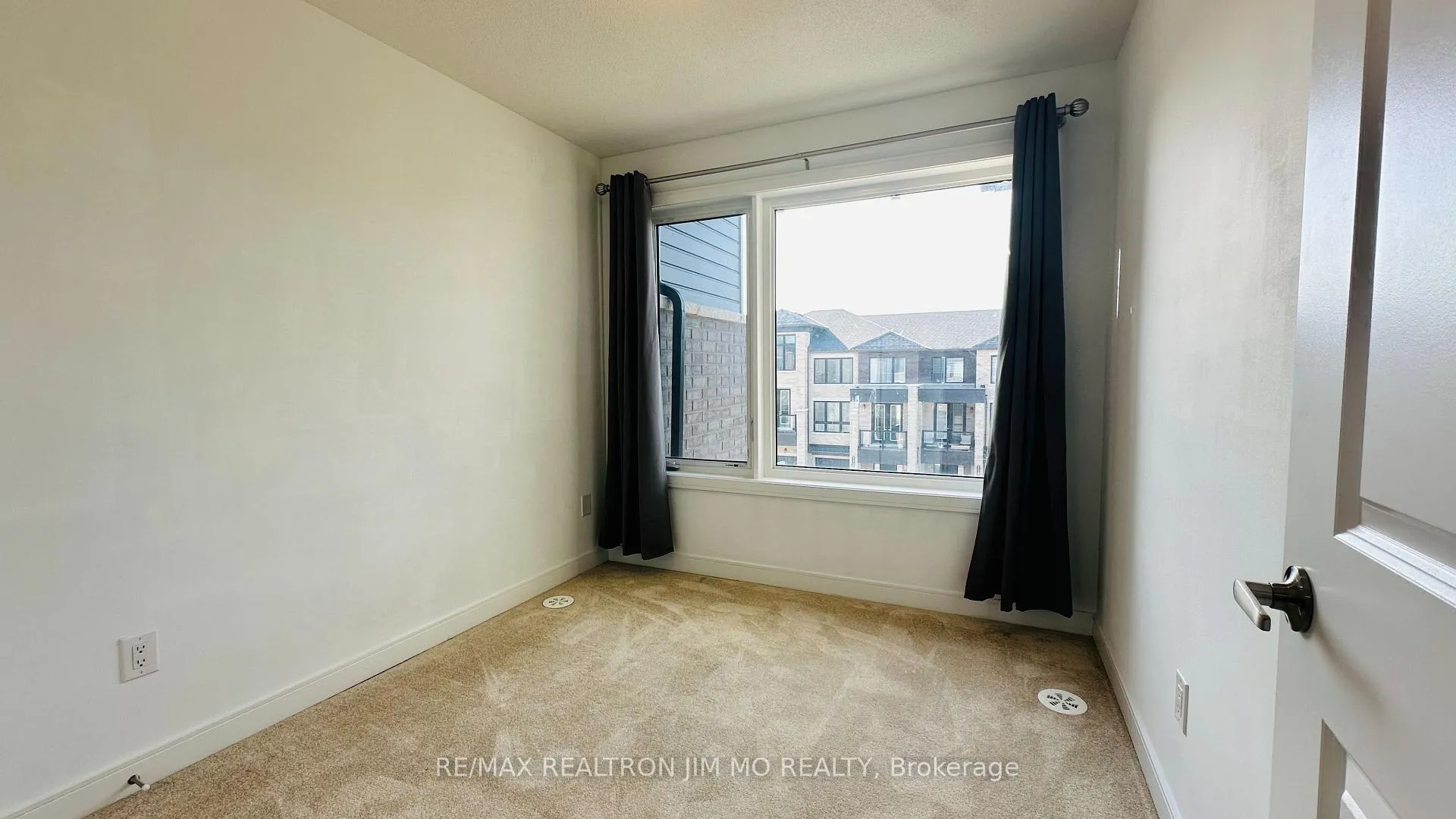 Photo 31 of 114 Blue Forest Crescent, Barrie, Innis-Shore — HOMEH