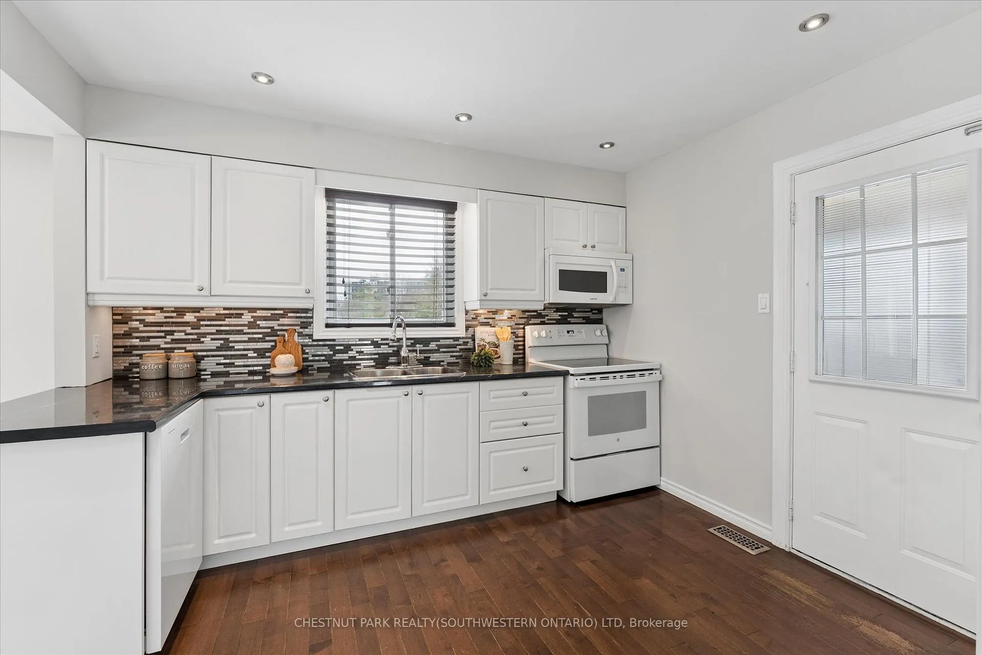 Photo 10 of 168 Green Valley Drive, Waterloo — HOMEH
