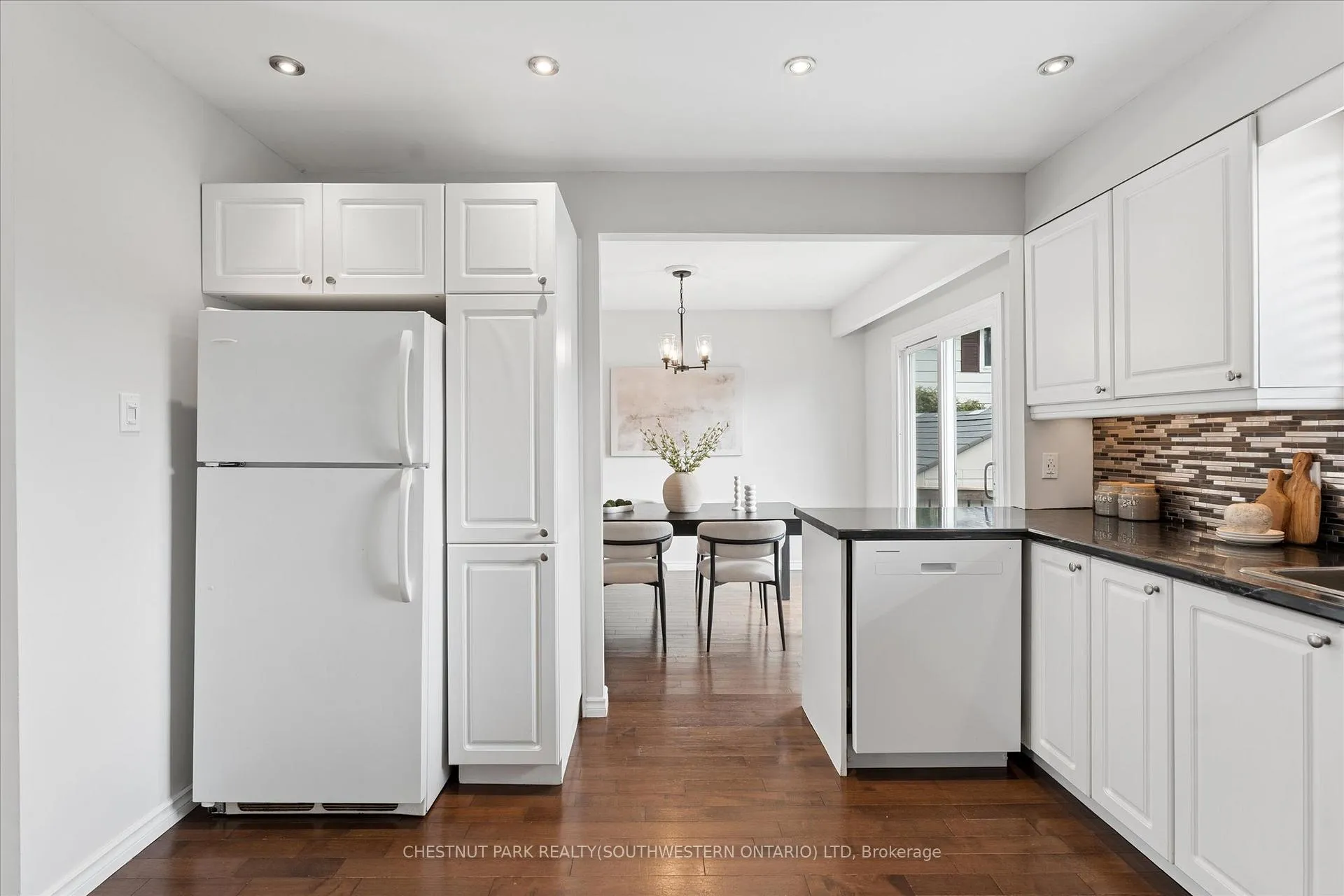 Photo 12 of 168 Green Valley Drive, Waterloo — HOMEH