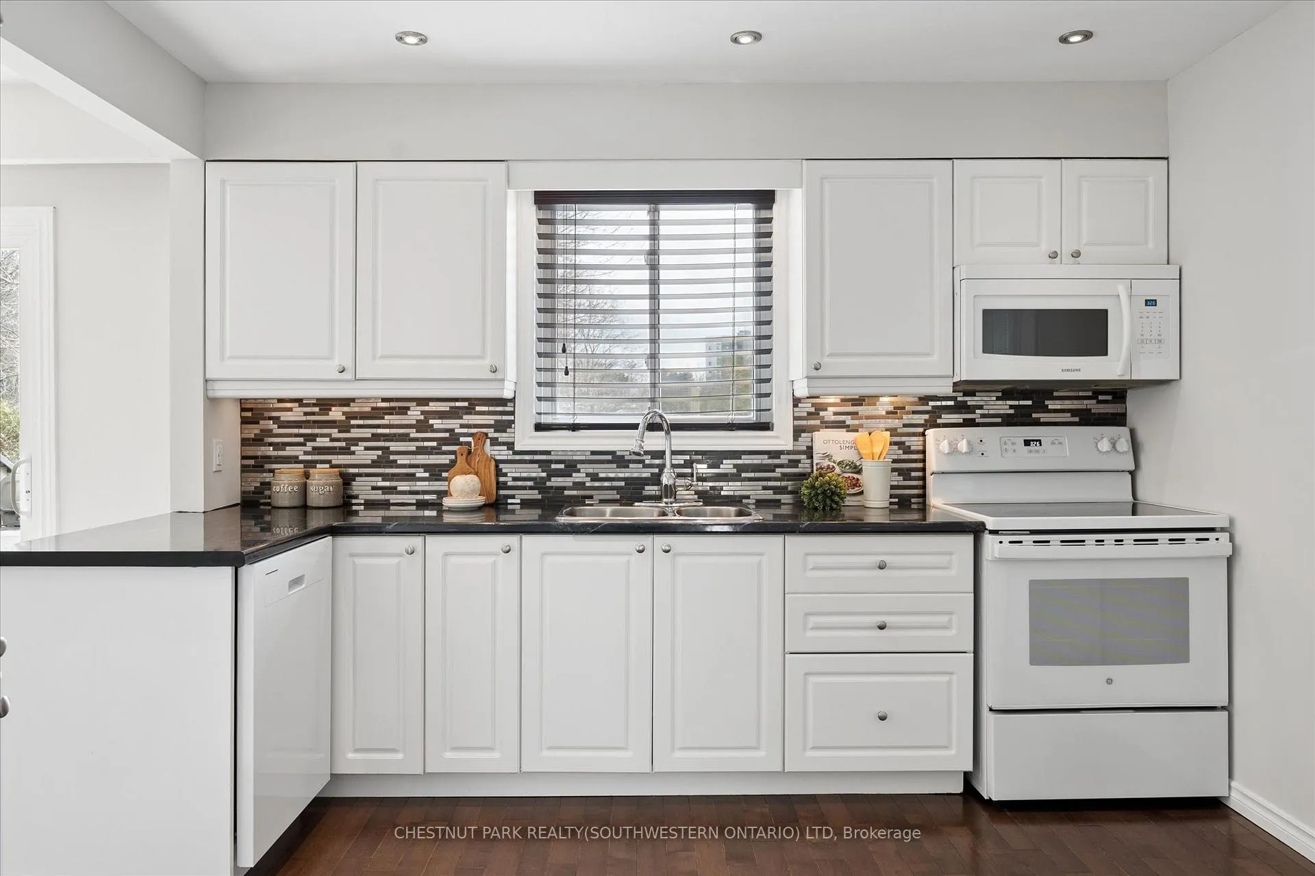 Photo 14 of 168 Green Valley Drive, Waterloo — HOMEH