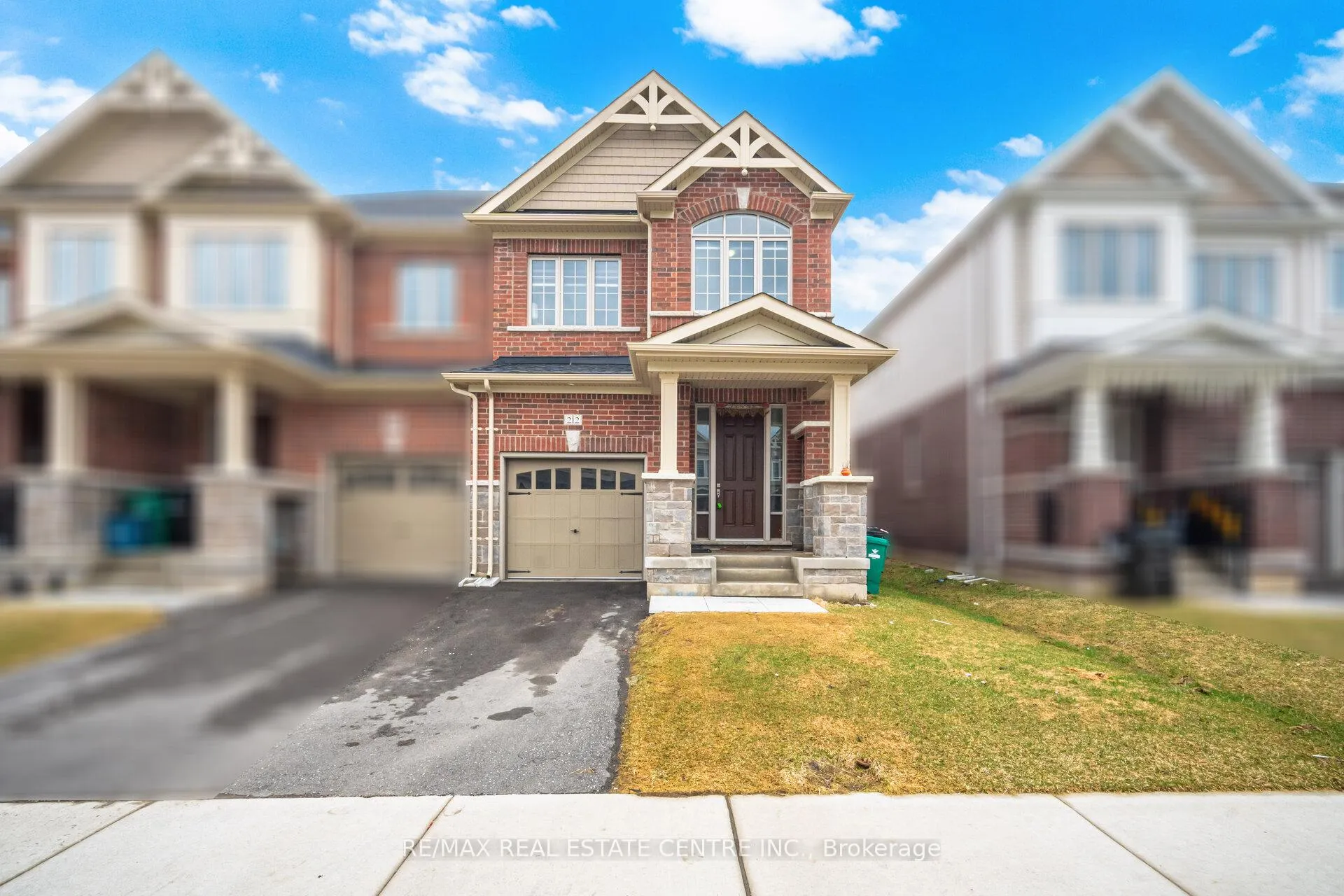 Photo 2 of 212 Broadacre Drive, Kitchener — HOMEH