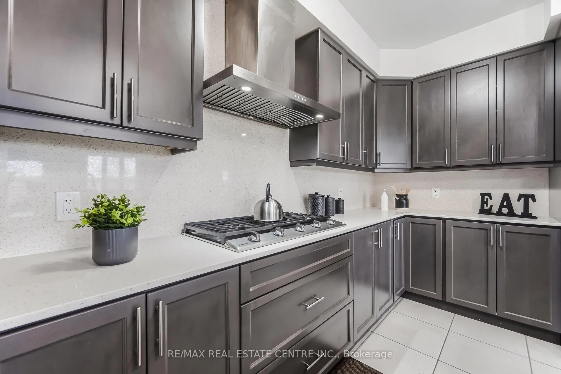 Photo 8 of 212 Broadacre Drive, Kitchener — HOMEH