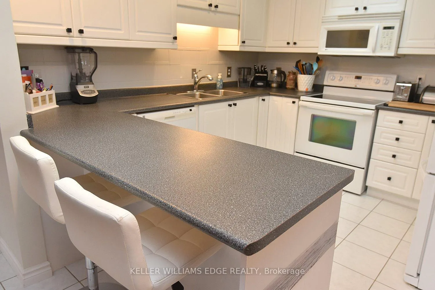Photo 13 of Unit 8, 20 Meadowlands Boulevard, Hamilton, Meadowlands — HOMEH