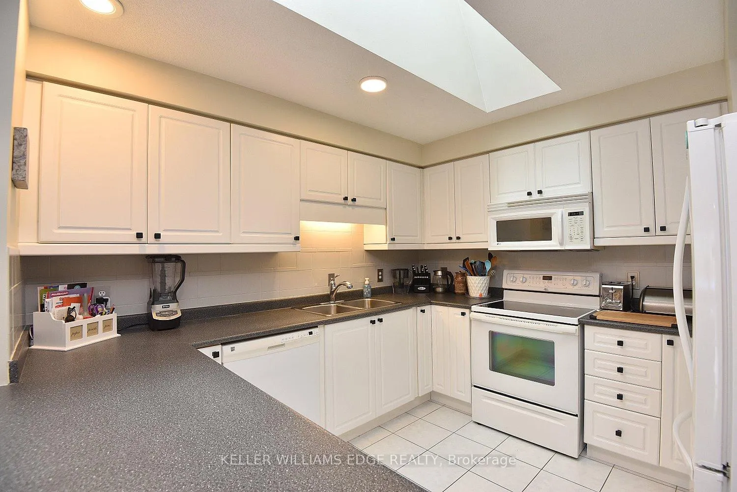 Photo 14 of Unit 8, 20 Meadowlands Boulevard, Hamilton, Meadowlands — HOMEH
