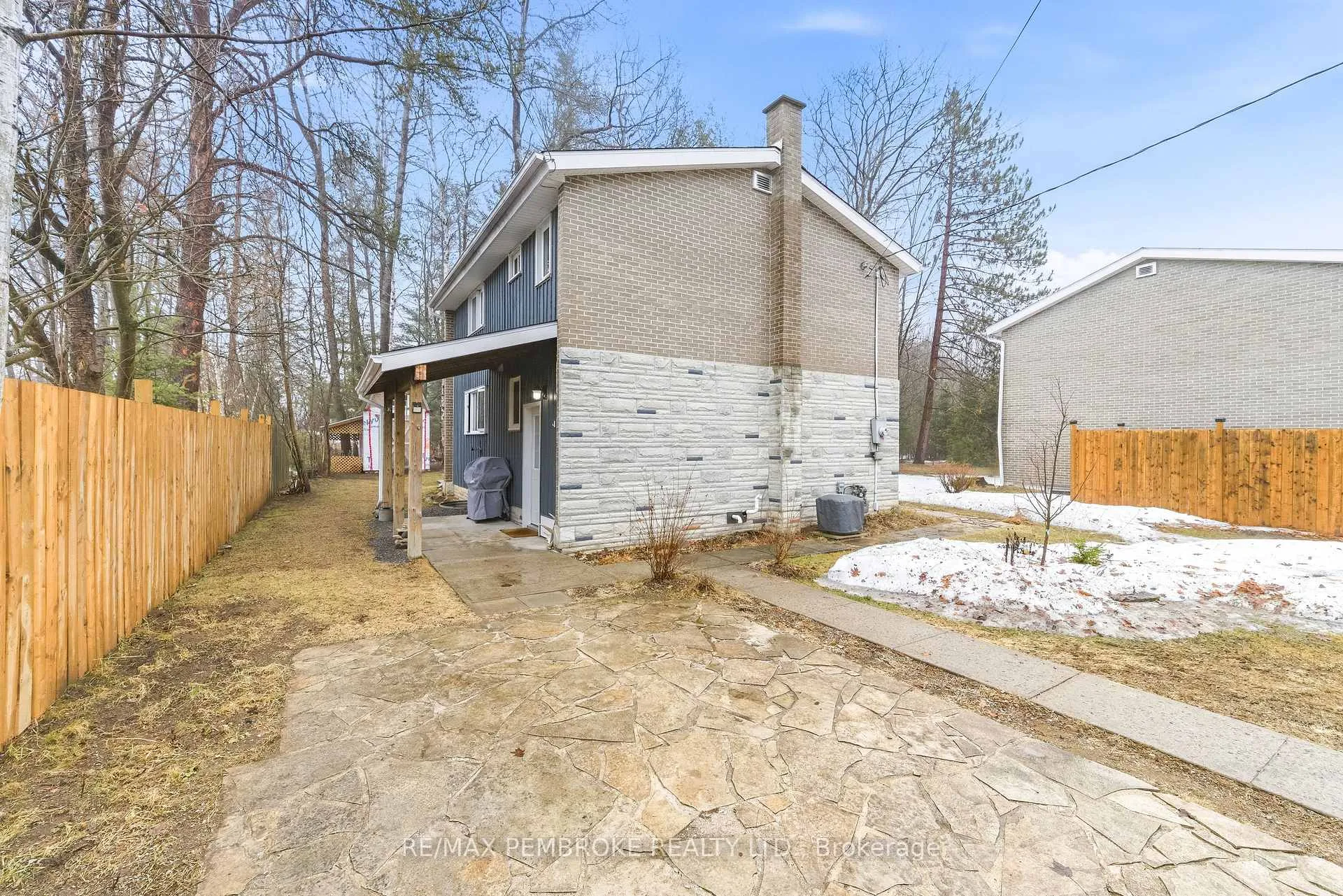 Photo 5 of 98 Birch Street, Deep River — HOMEH