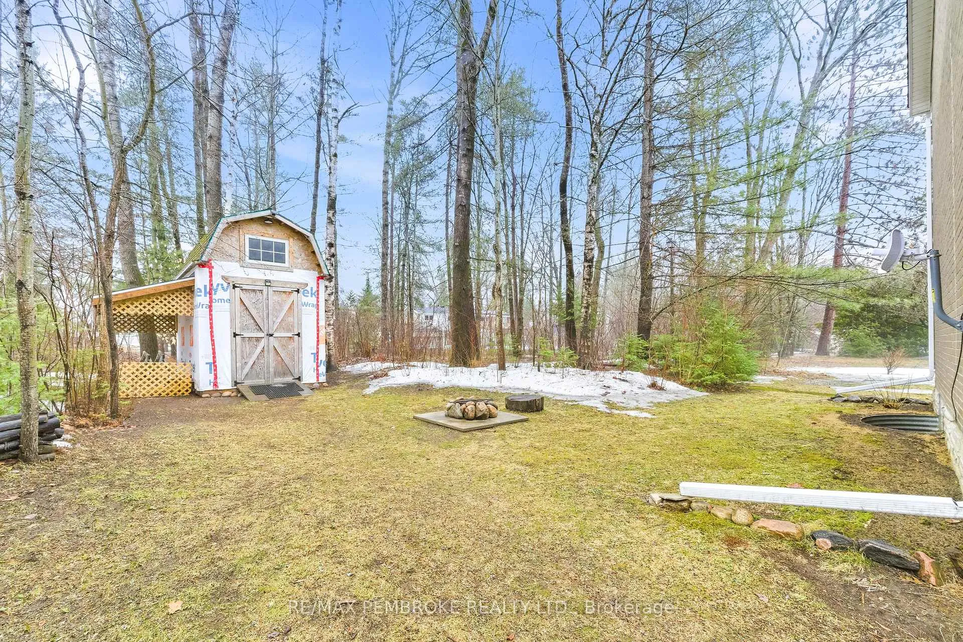 Photo 7 of 98 Birch Street, Deep River — HOMEH
