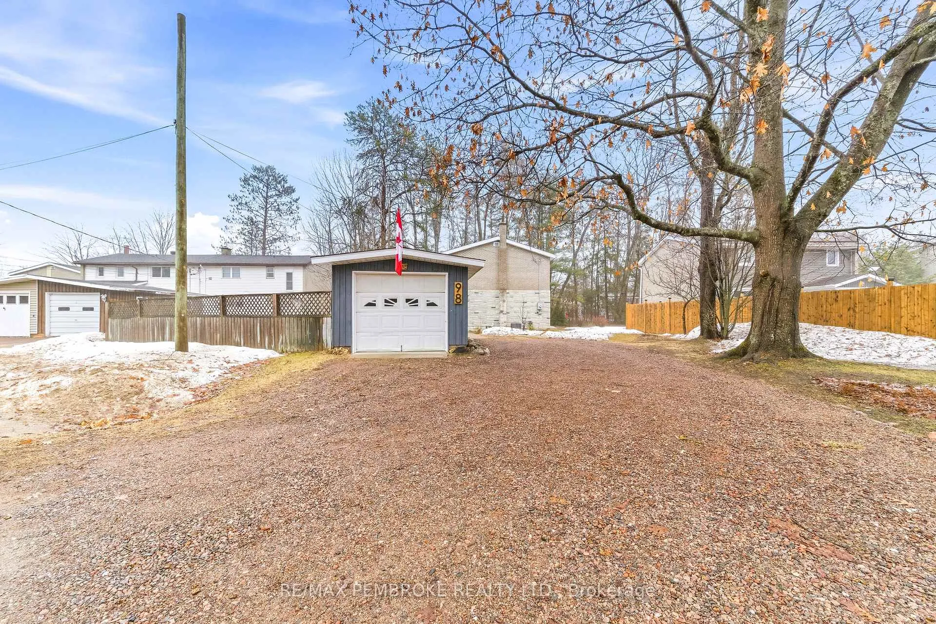 Photo 9 of 98 Birch Street, Deep River — HOMEH