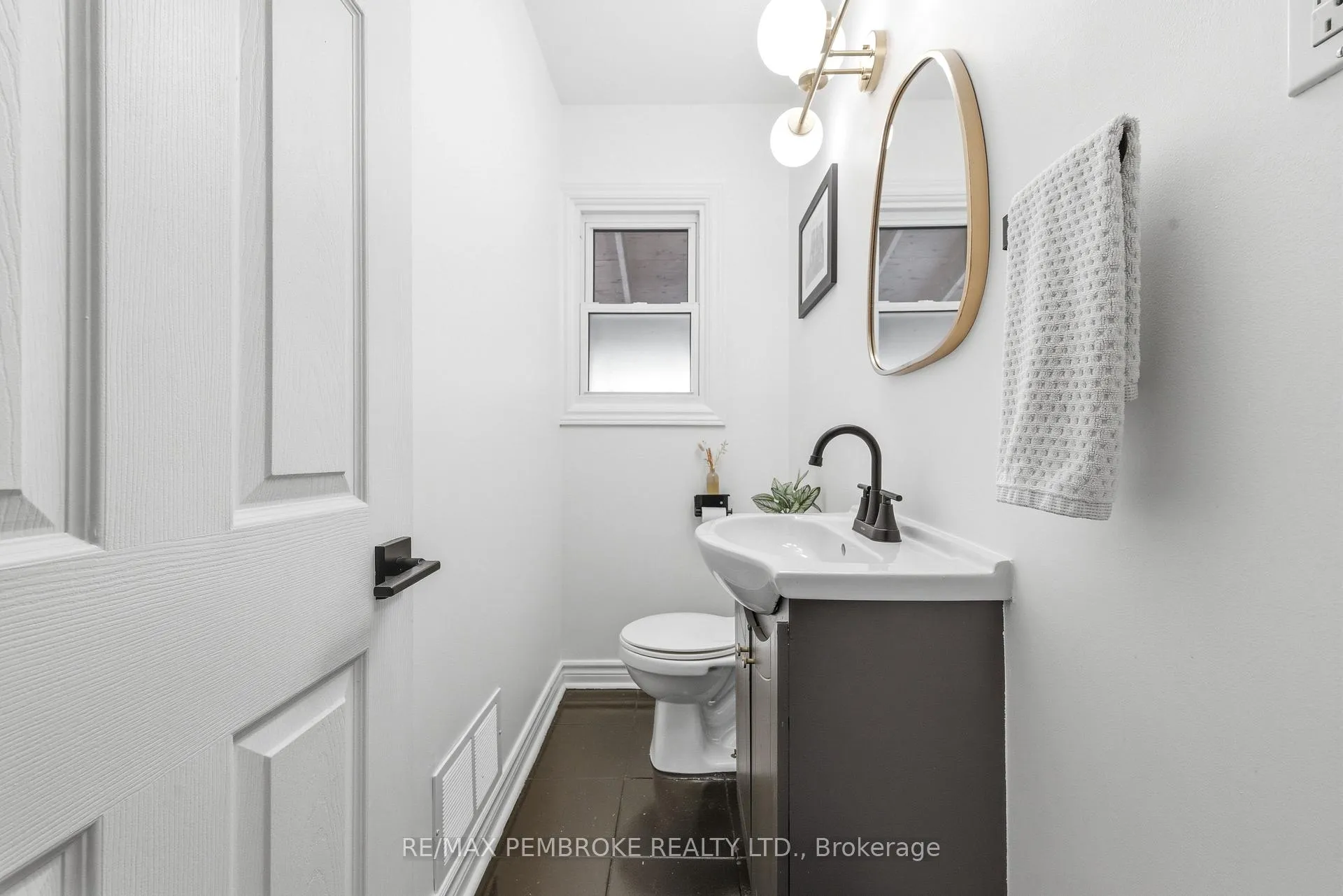 Photo 15 of 98 Birch Street, Deep River — HOMEH
