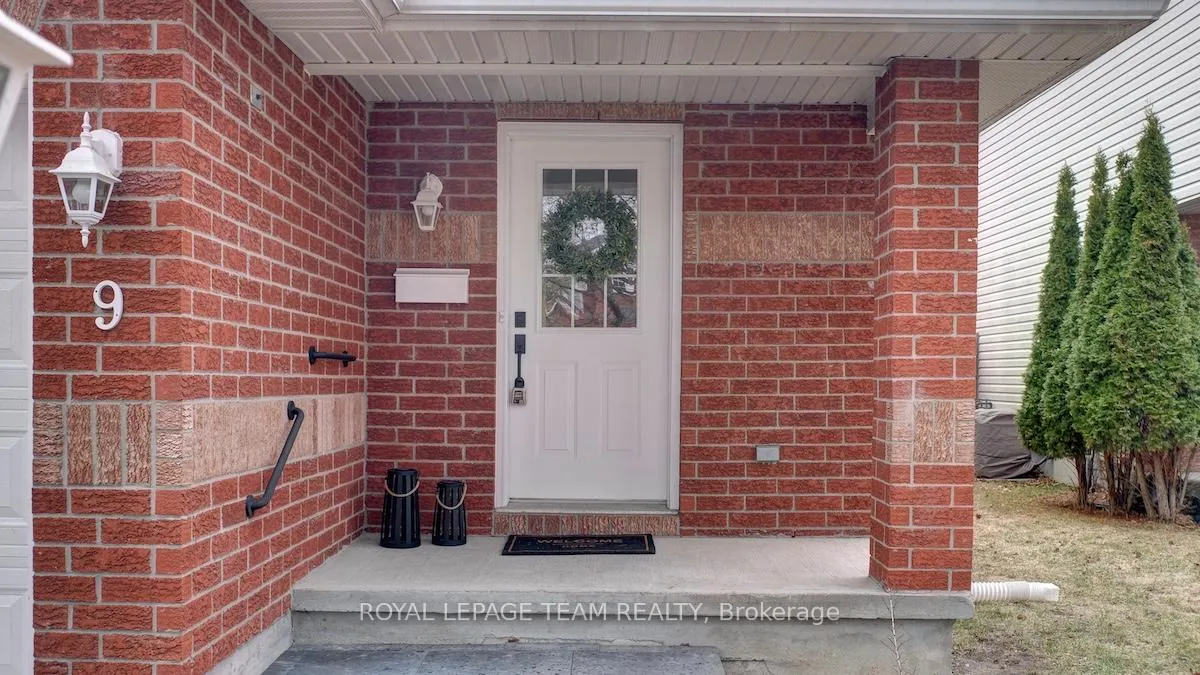 Photo 2 of 9 Boulder Way, Ottawa, Barrhaven - Longfields — HOMEH