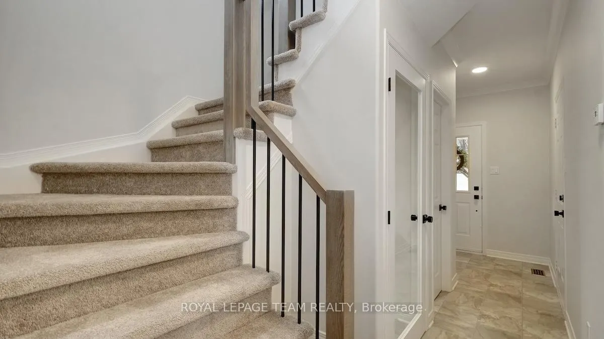 Photo 4 of 9 Boulder Way, Ottawa, Barrhaven - Longfields — HOMEH