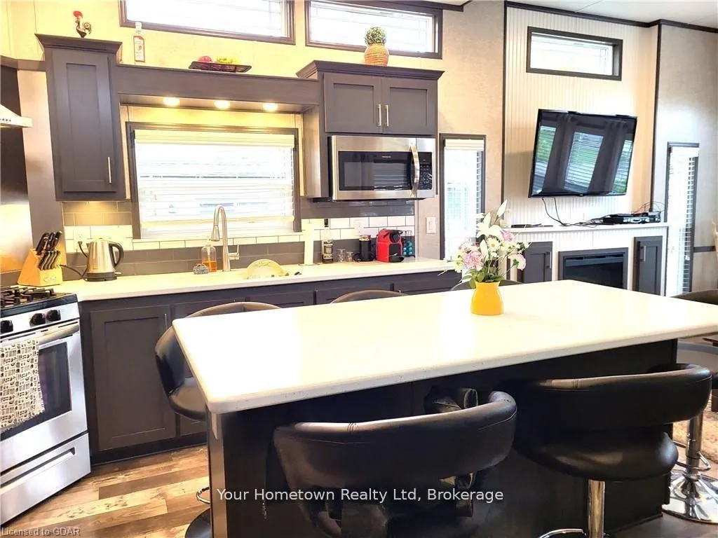 Photo 2 of 613 Oak Crescent, Centre Wellington, Rural Centre Wellington East — HOMEH