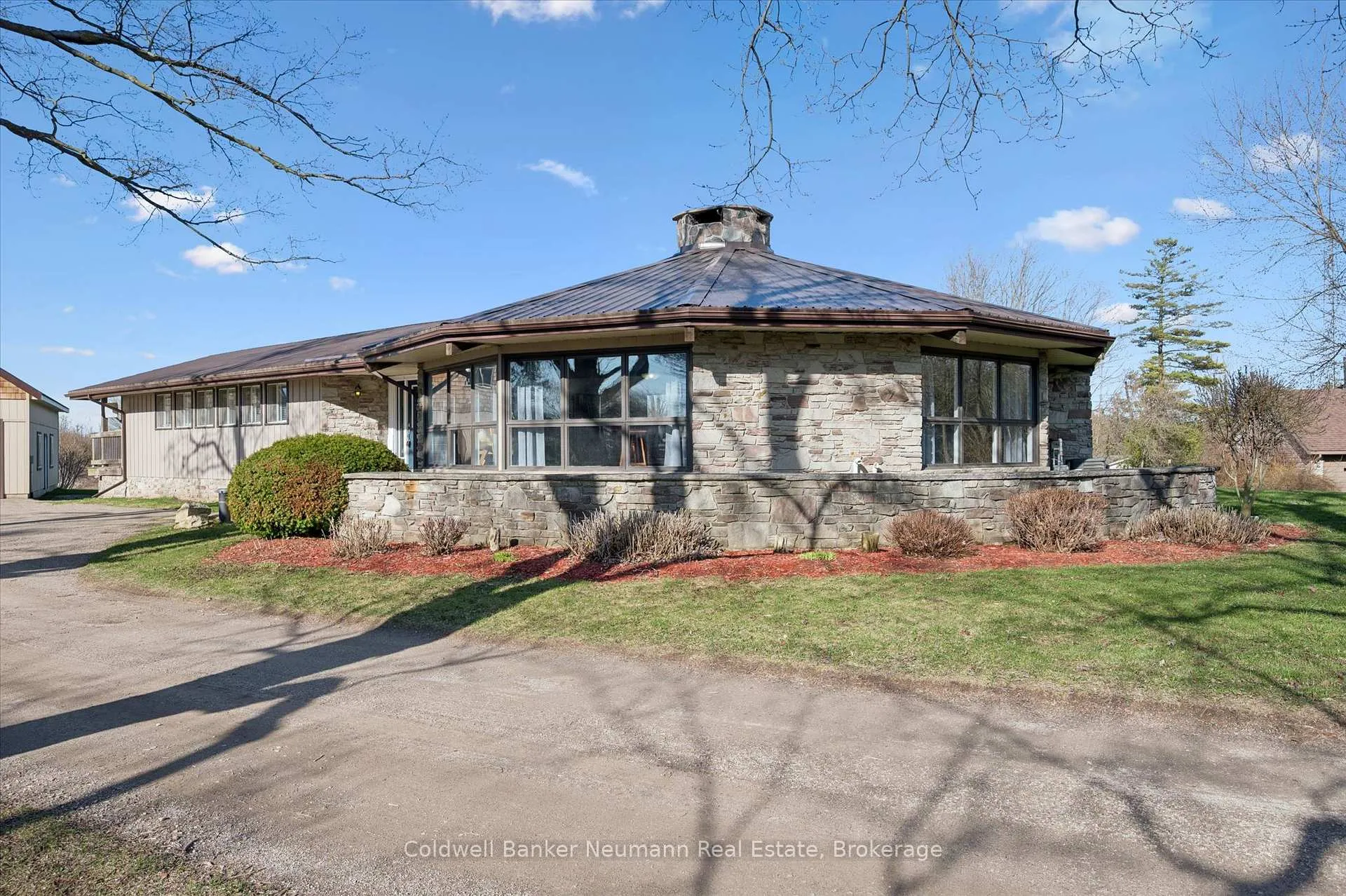Photo 1 of 26 Old Brock Road, Puslinch, Aberfoyle — HOMEH