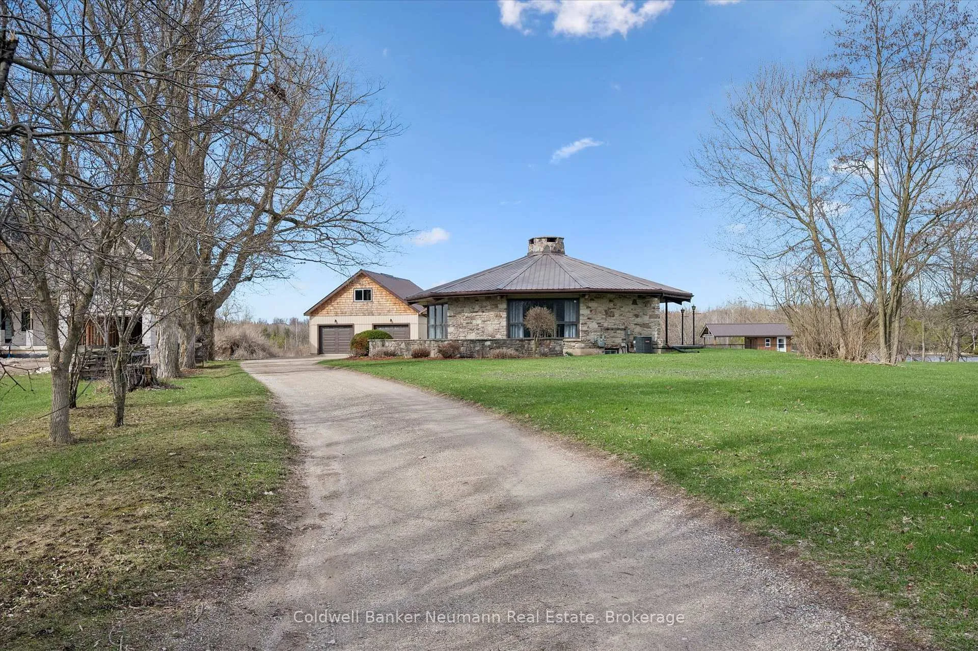 Photo 2 of 26 Old Brock Road, Puslinch, Aberfoyle — HOMEH
