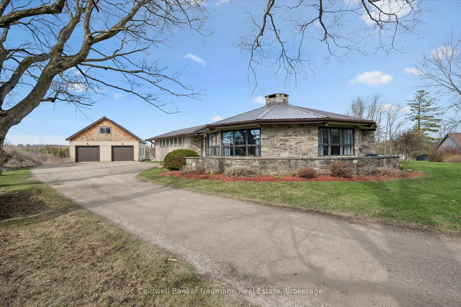 Photo 3 of 26 Old Brock Road, Puslinch, Aberfoyle — HOMEH