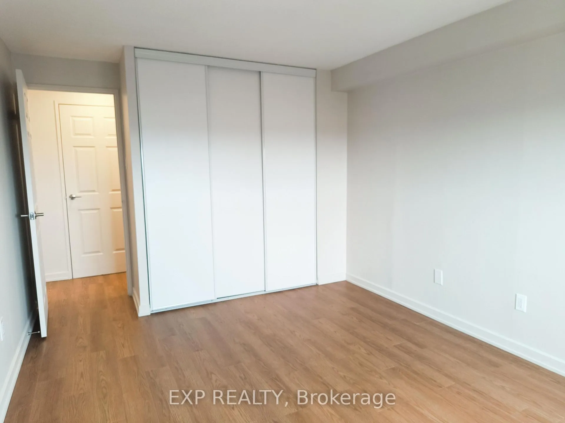 Photo 10 of Unit 1101, 981 Gulf Place, Ottawa, Overbrook/Castle Heights — HOMEH