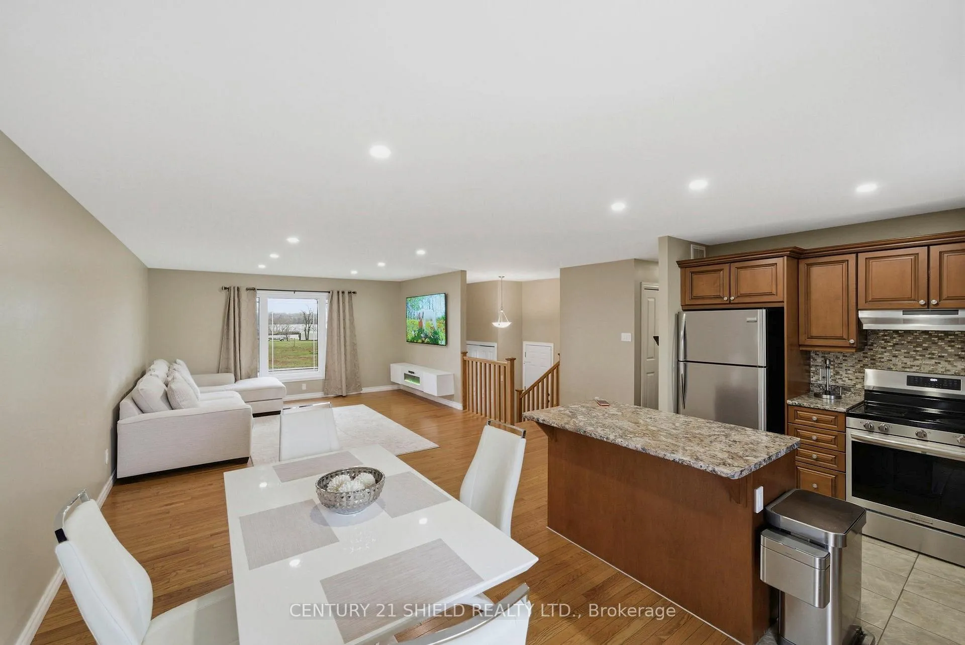 Photo 15 of 1715 Second Street W, Cornwall — HOMEH
