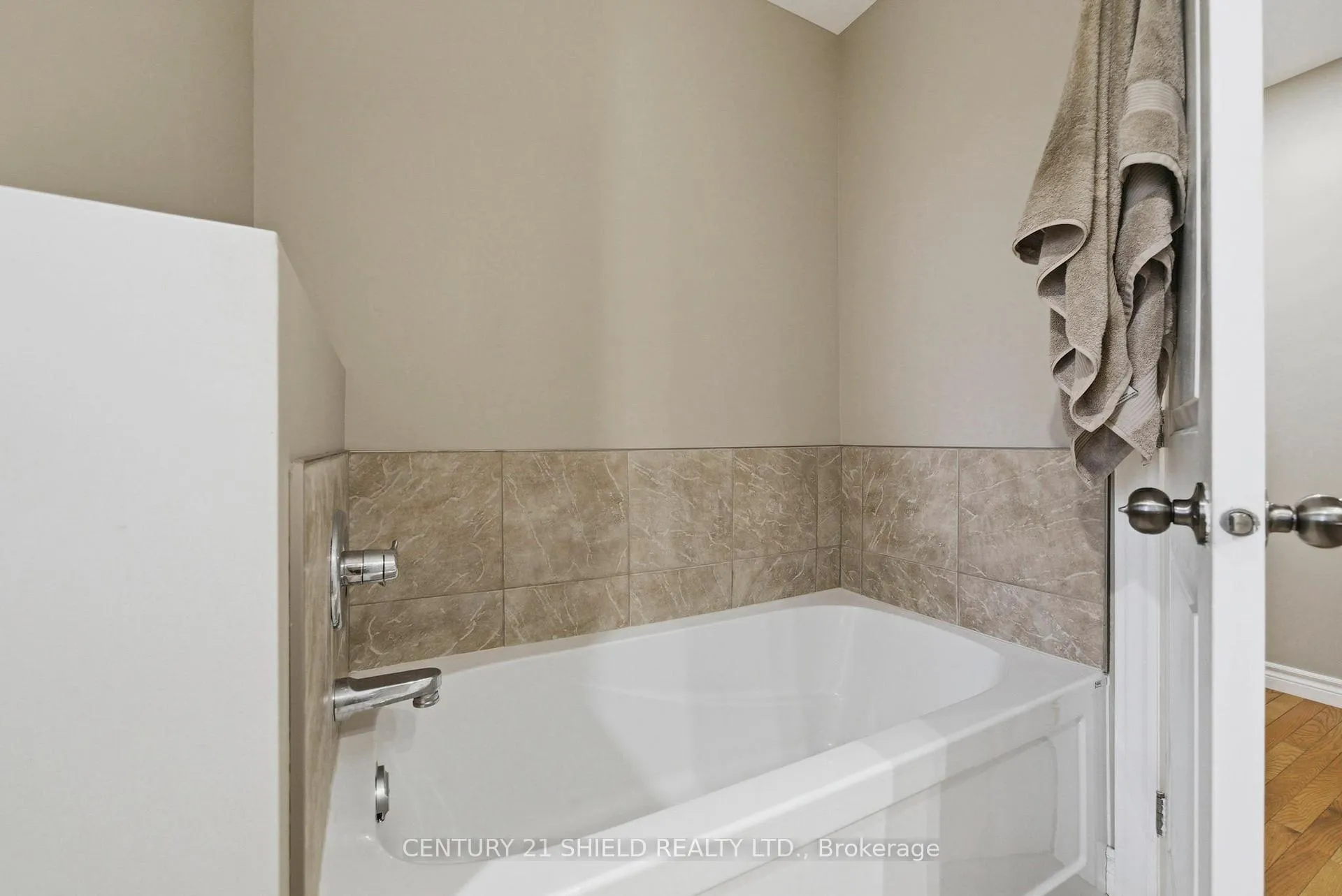 Photo 21 of 1715 Second Street W, Cornwall — HOMEH