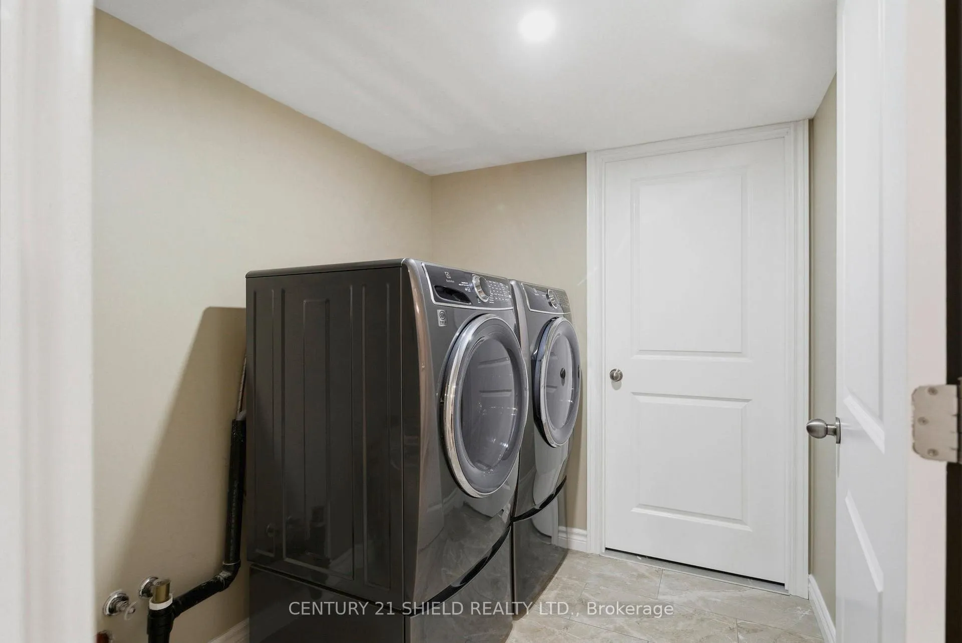 Photo 25 of 1715 Second Street W, Cornwall — HOMEH