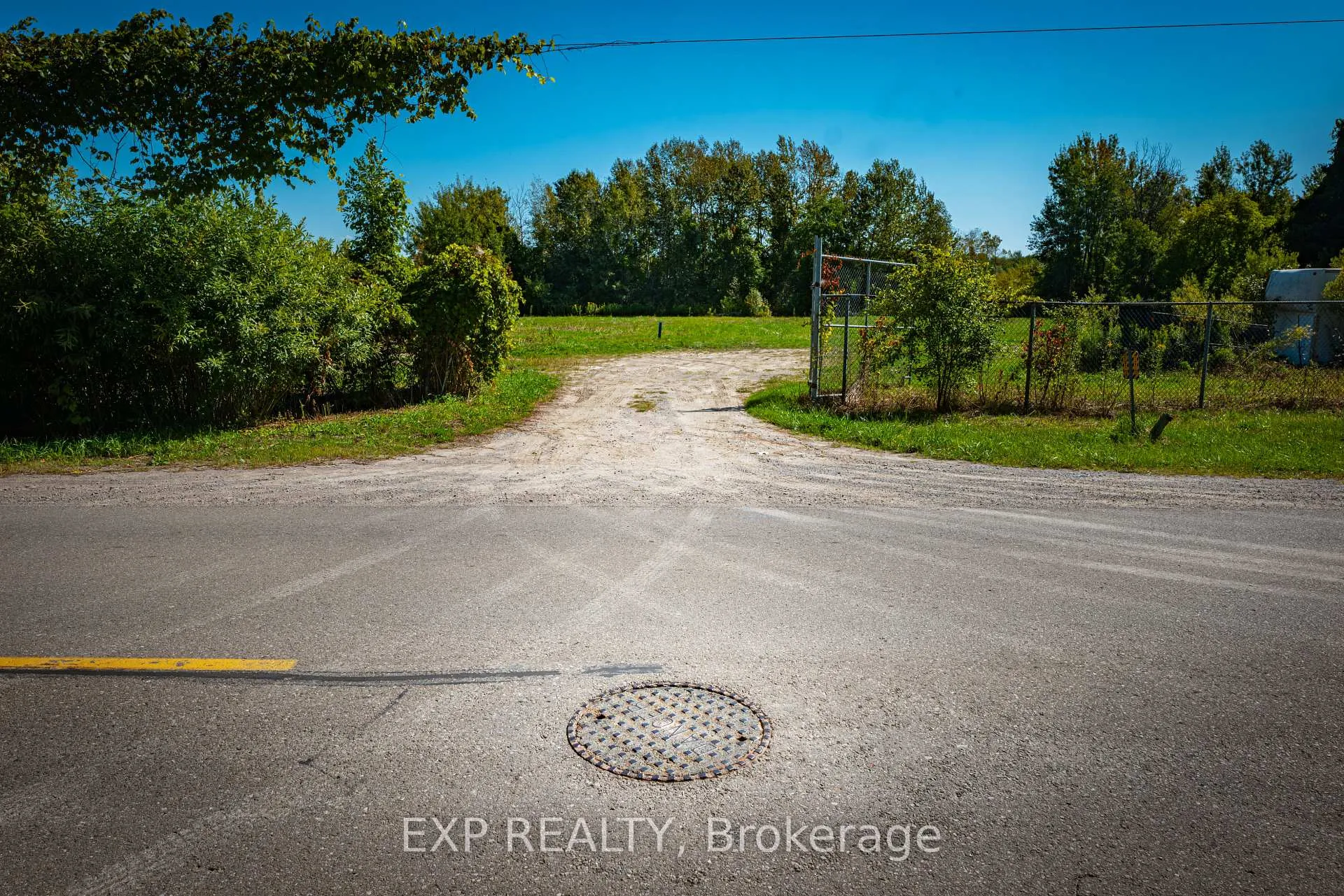 Photo 3 of 26839 Civic Centre Road, Georgina, Historic Lakeshore Communities — HOMEH