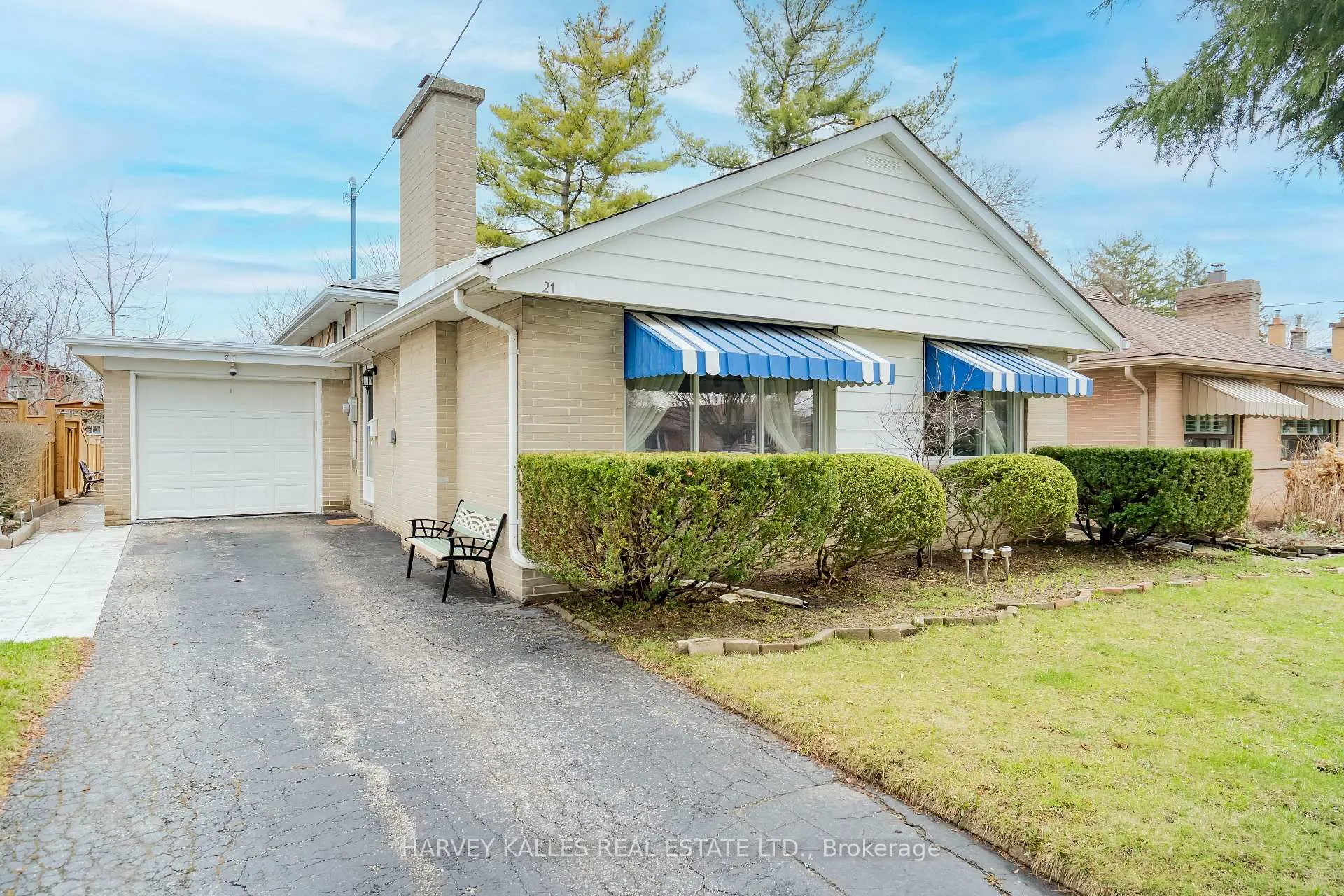 Photo 2 of 21 Barford Road, Etobicoke, Rexdale-Kipling — HOMEH