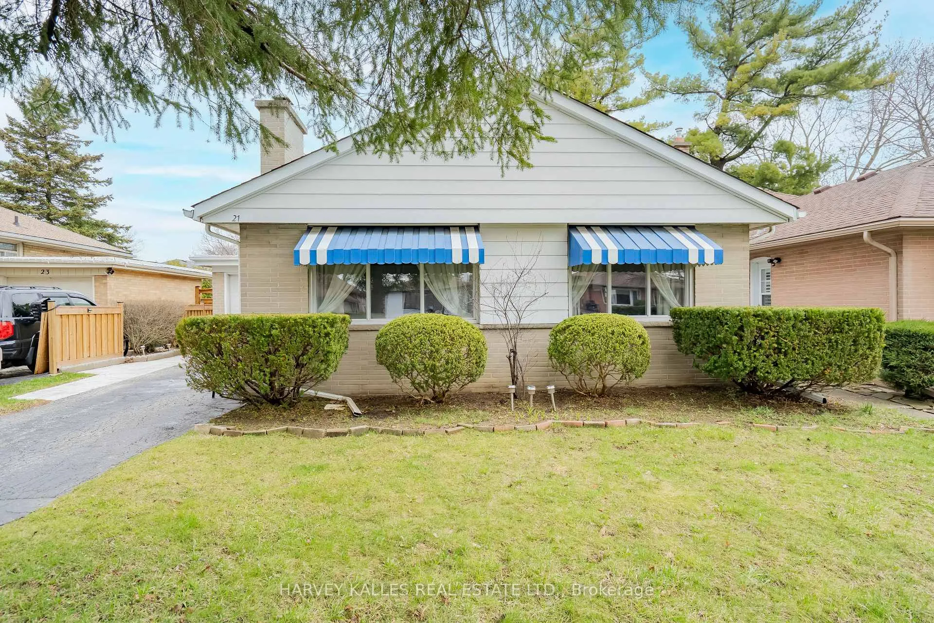 Photo 3 of 21 Barford Road, Etobicoke, Rexdale-Kipling — HOMEH