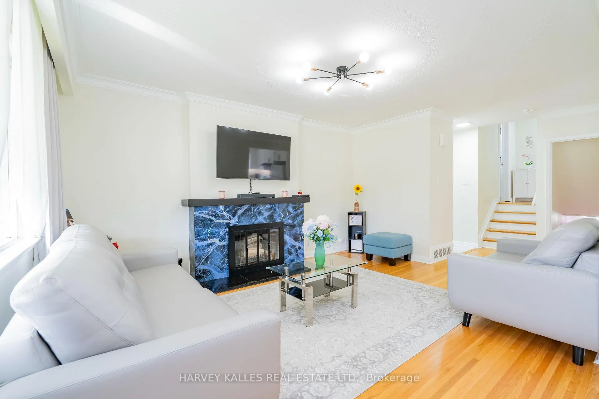 Photo 5 of 21 Barford Road, Etobicoke, Rexdale-Kipling — HOMEH